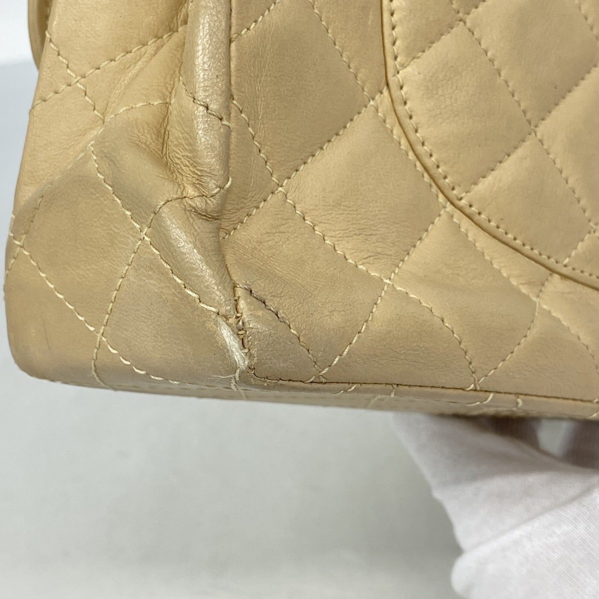 Chanel Beige Leather Shoulder Bag (Pre-Owned)