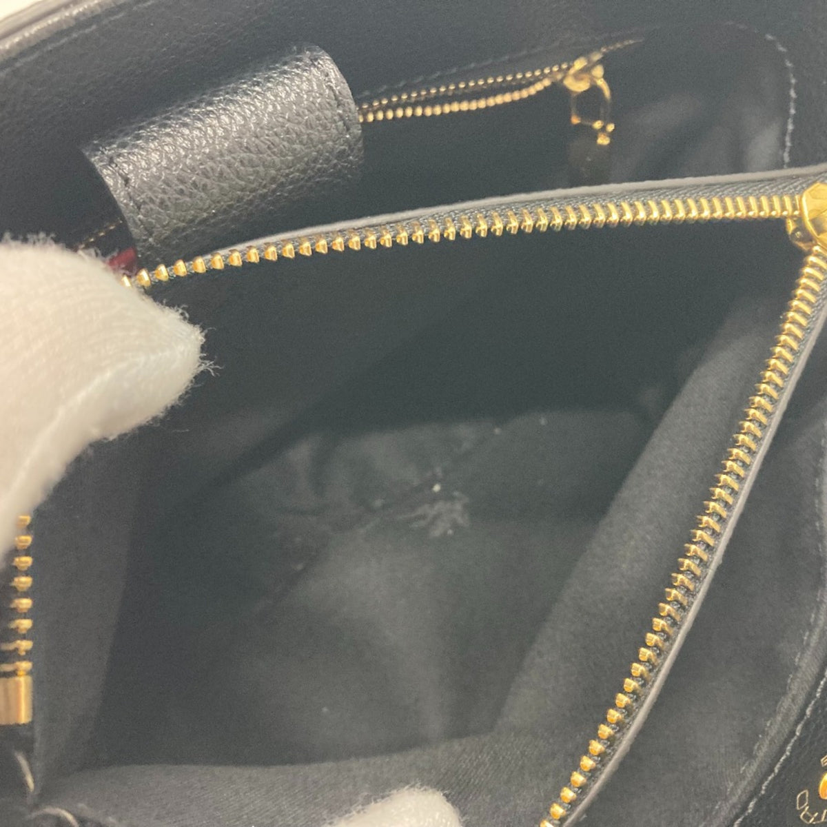 Etro Black Leather Handbag (Pre-Owned)