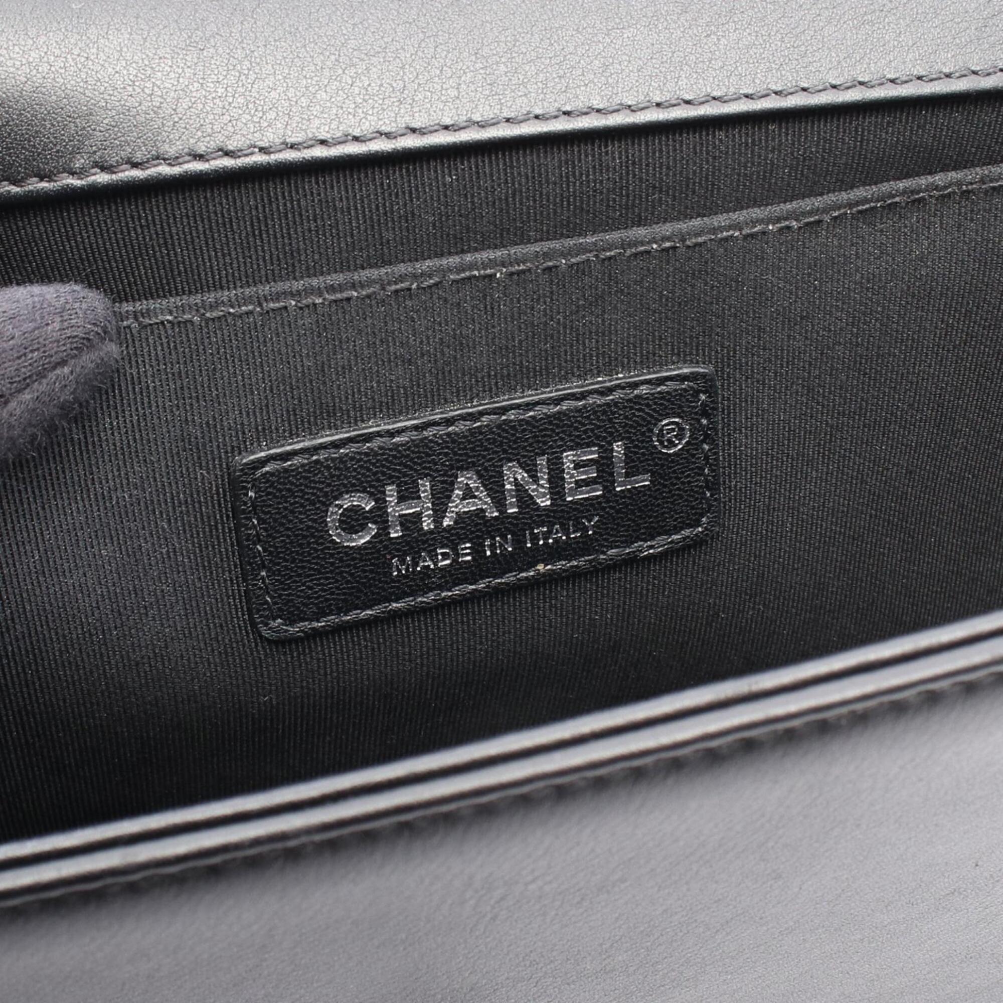 Chanel Black Leather Handbag Shoulder Bag (Pre-Owned)