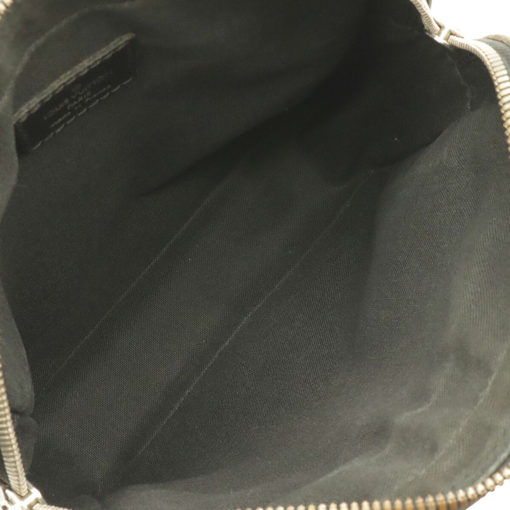 Louis Vuitton Ardoise Black Taiga Leather Shoulder Bag (Pre-Owned)