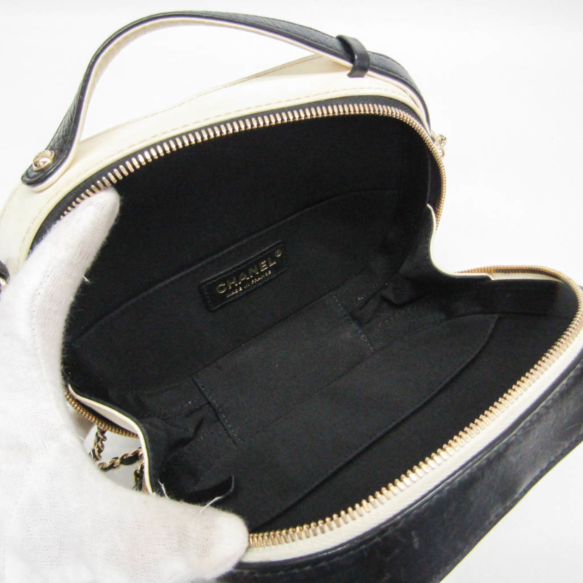 Chanel Vanity Case Bag Quilted Crumpled Calfskin Black Leather Shoulder Bag Bag (Pre-Owned)