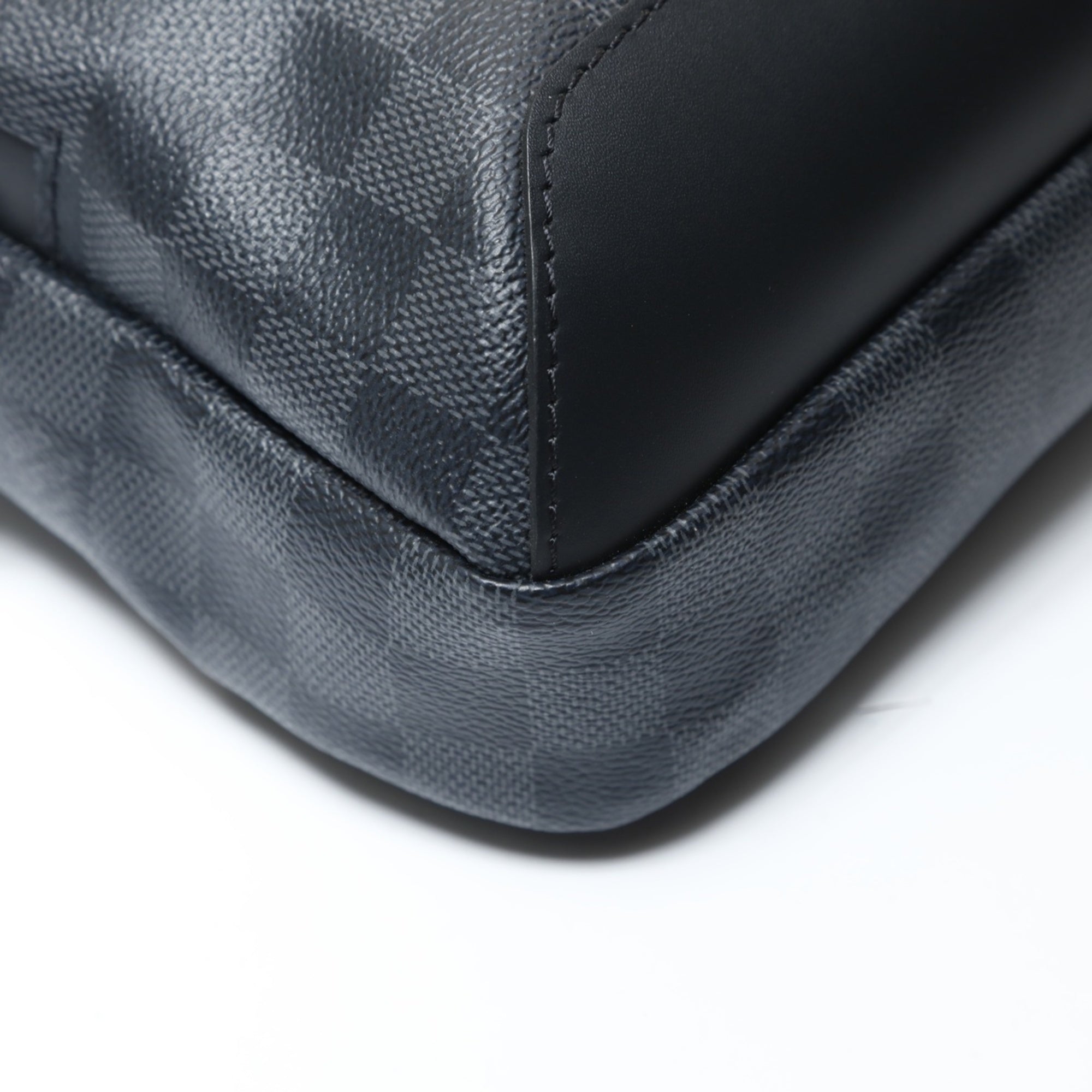 Louis Vuitton Damier Graphite Black Damier Graphite Shoulder Bag (Pre-Owned)