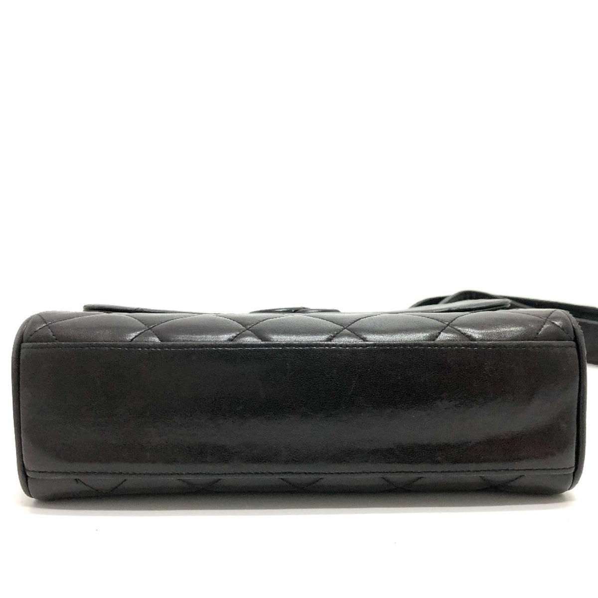Chanel Black Leather Shoulder Bag (Pre-Owned)