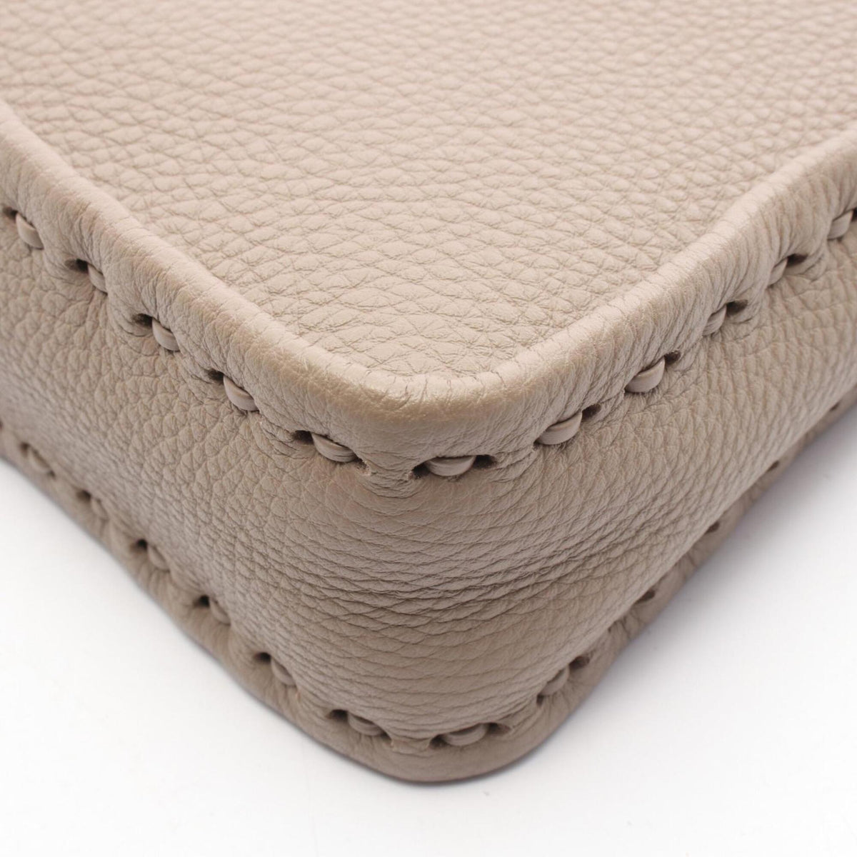 Fendi Beige Leather Handbag (Pre-Owned)