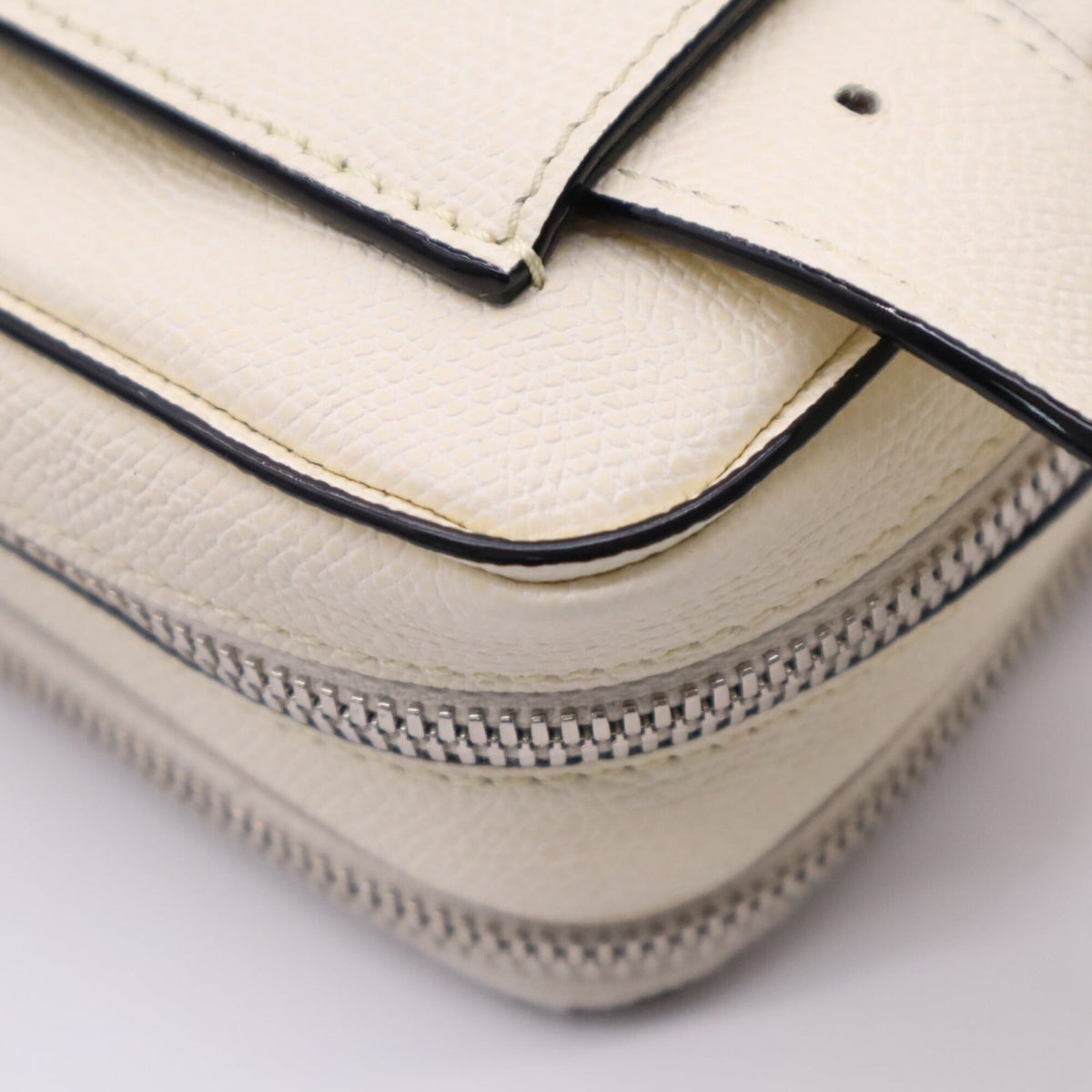 Valextra Ivory Leather Shoulder Bag (Pre-Owned)