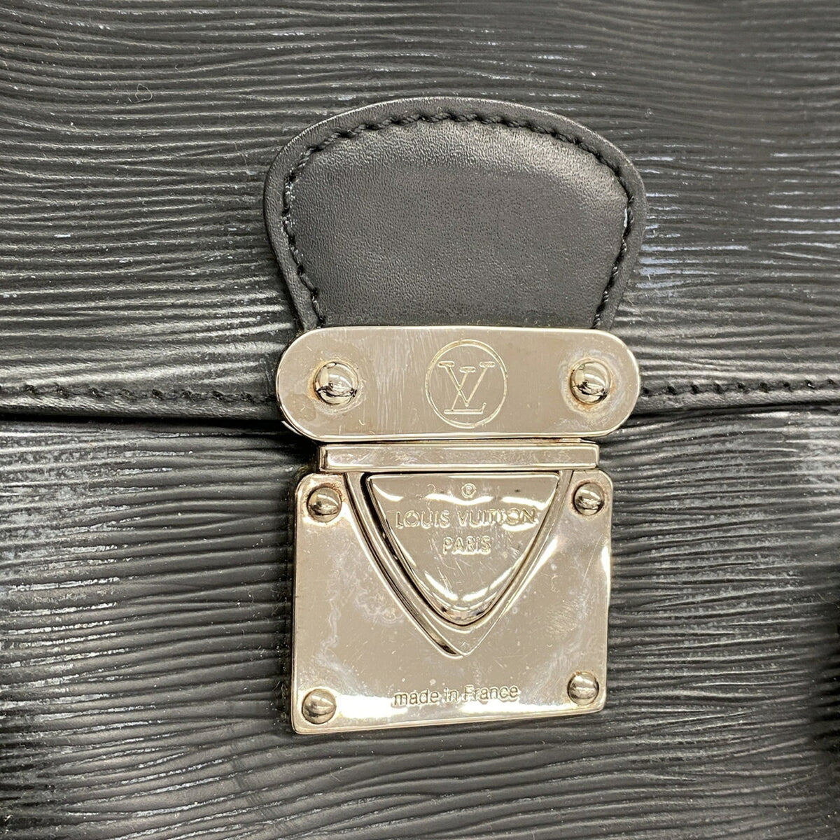 Louis Vuitton Noir Handbag (Pre-Owned)