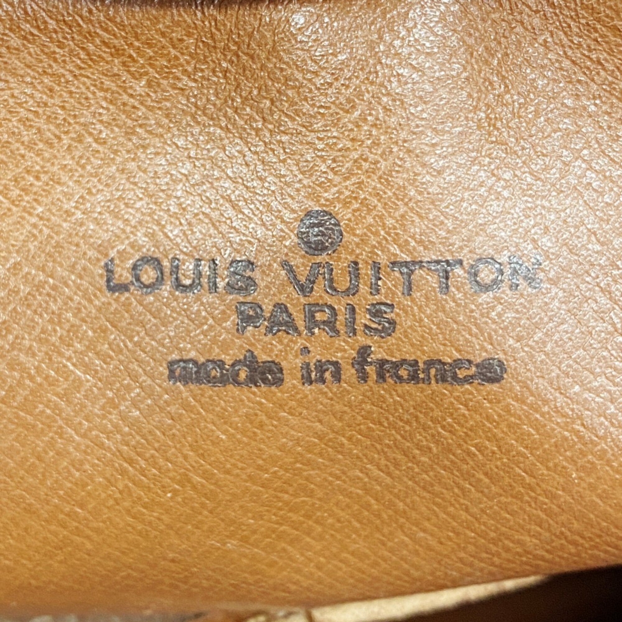 Louis Vuitton Brown Clutch Bag (Pre-Owned)