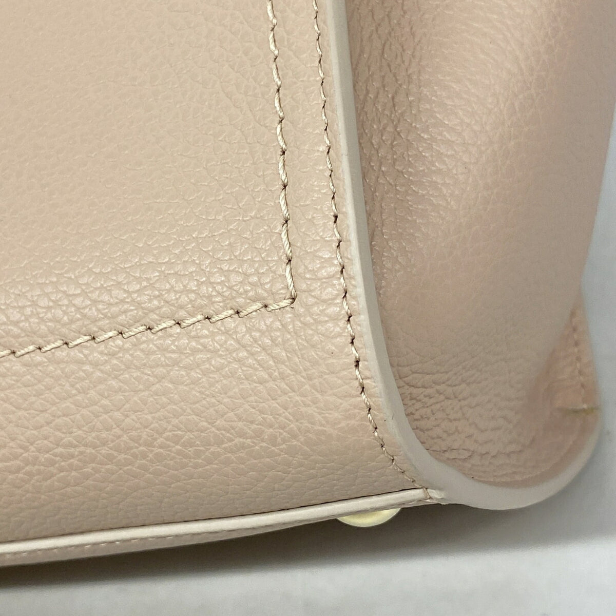 Salvatore Ferragamo Beige Leather Handbag (Pre-Owned)