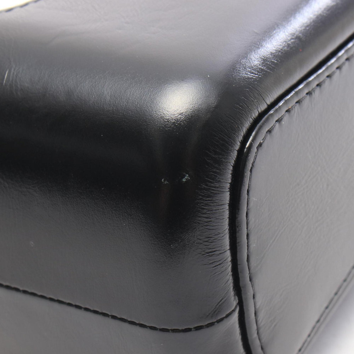 Chanel Black White Leather Handbag Shoulder Bag (Pre-Owned)