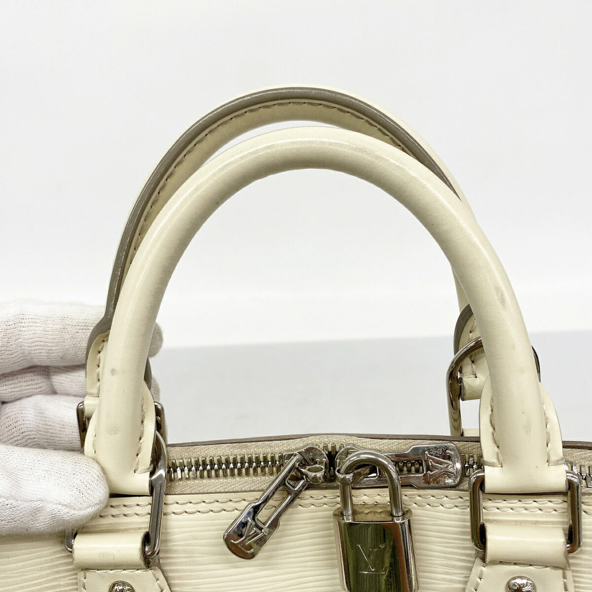 Louis Vuitton Lv Off White Handbag (Pre-Owned)