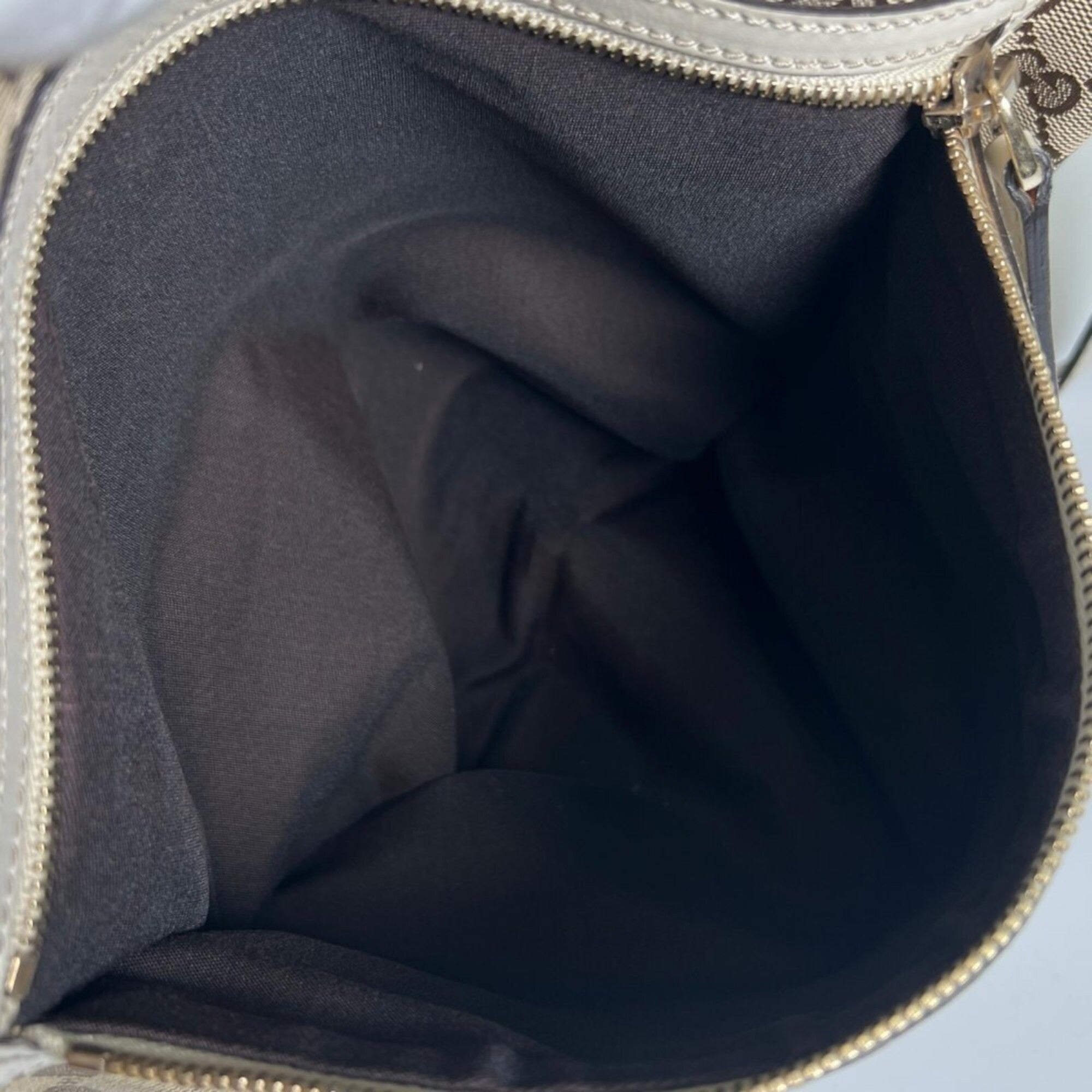 Gucci Beige Beige Gold Gg Canvas Shoulder Bag (Pre-Owned)