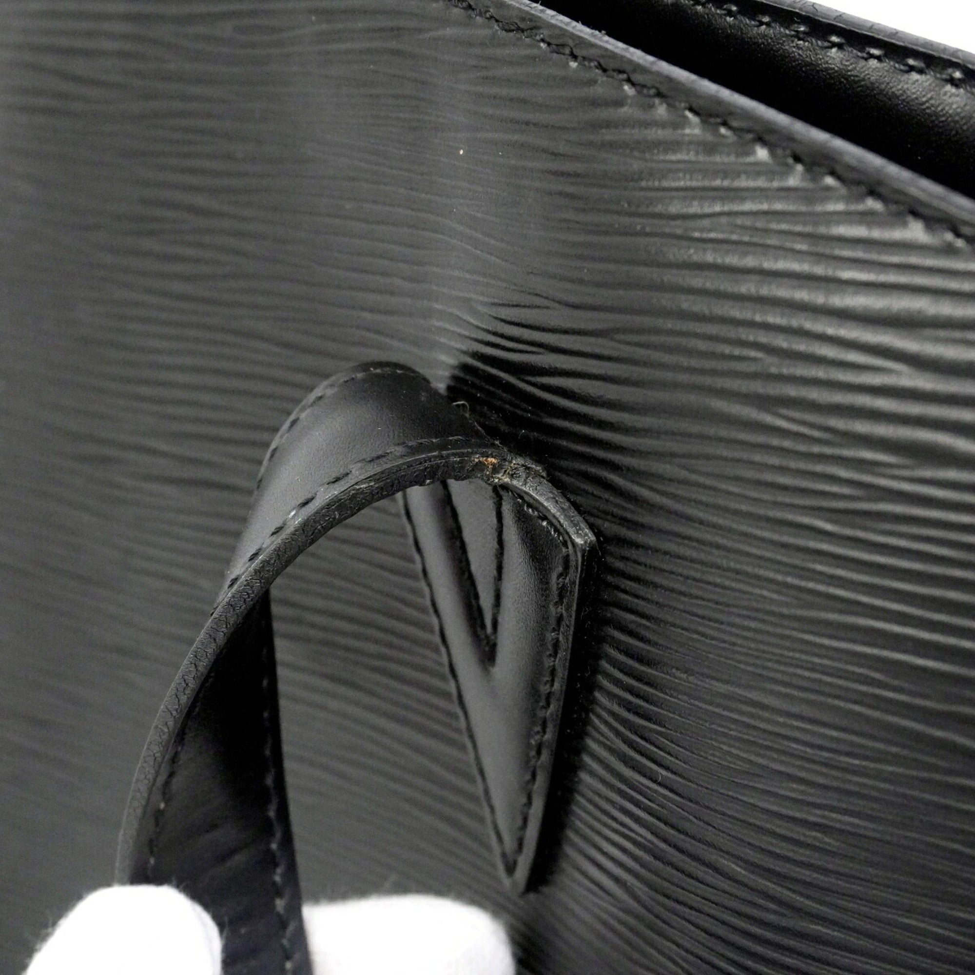 Louis Vuitton Noir Shoulder Bag (Pre-Owned)
