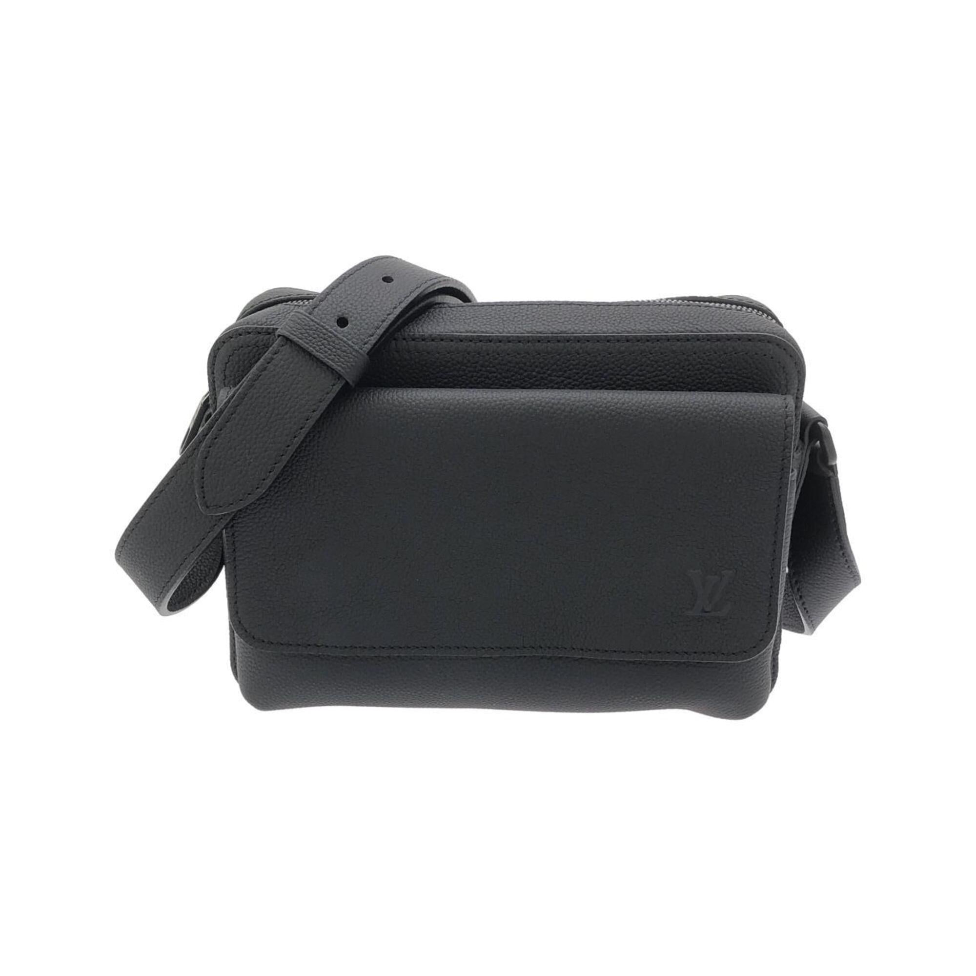 Louis Vuitton Black Shoulder Bag (Pre-Owned)