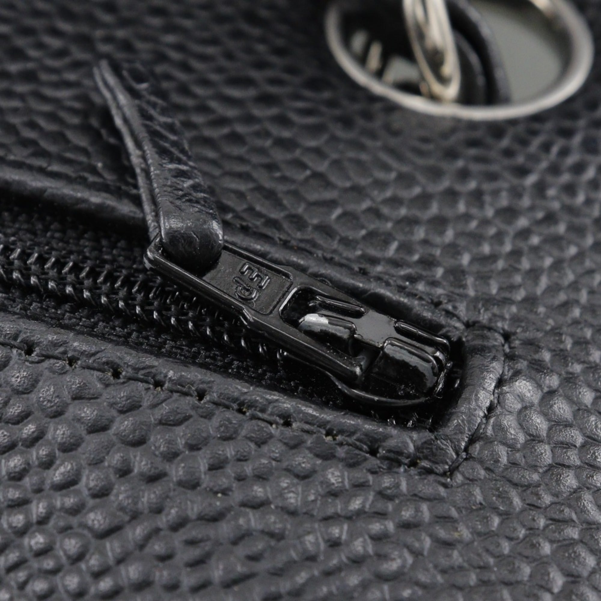 Chanel Black Caviar Leather Shoulder Bag (Pre-Owned)