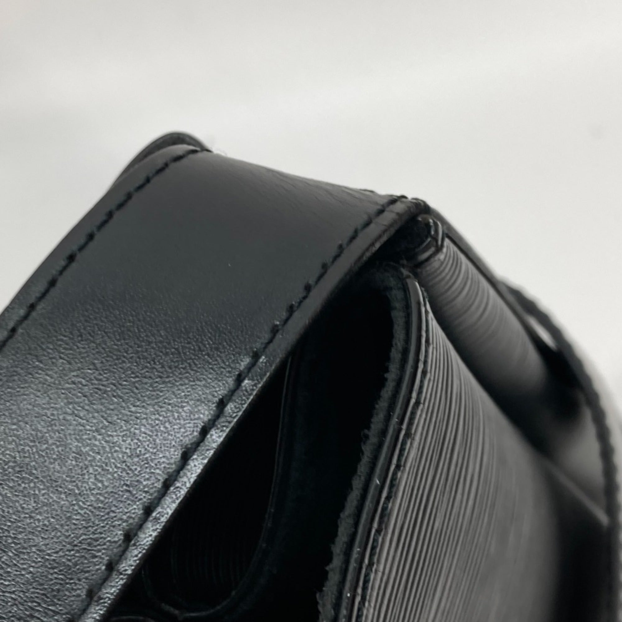 Louis Vuitton Black Noir Epi Leather Pouch Shoulder Bag (Pre-Owned)
