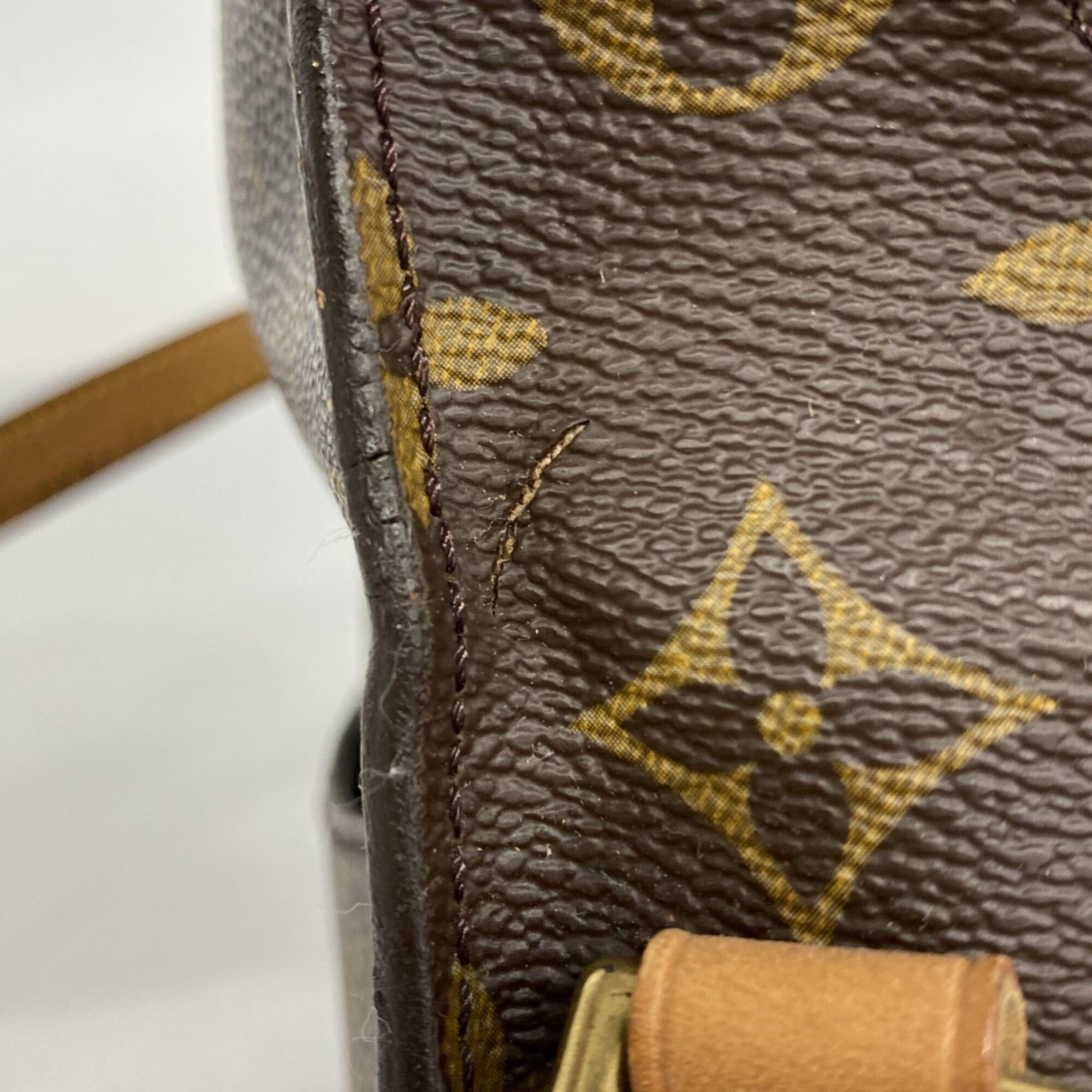Louis Vuitton Brown Shoulder Bag (Pre-Owned)