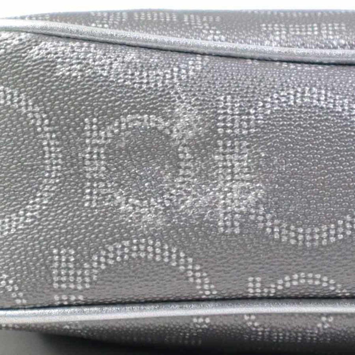 Salvatore Ferragamo Silver Leather Handbag (Pre-Owned)