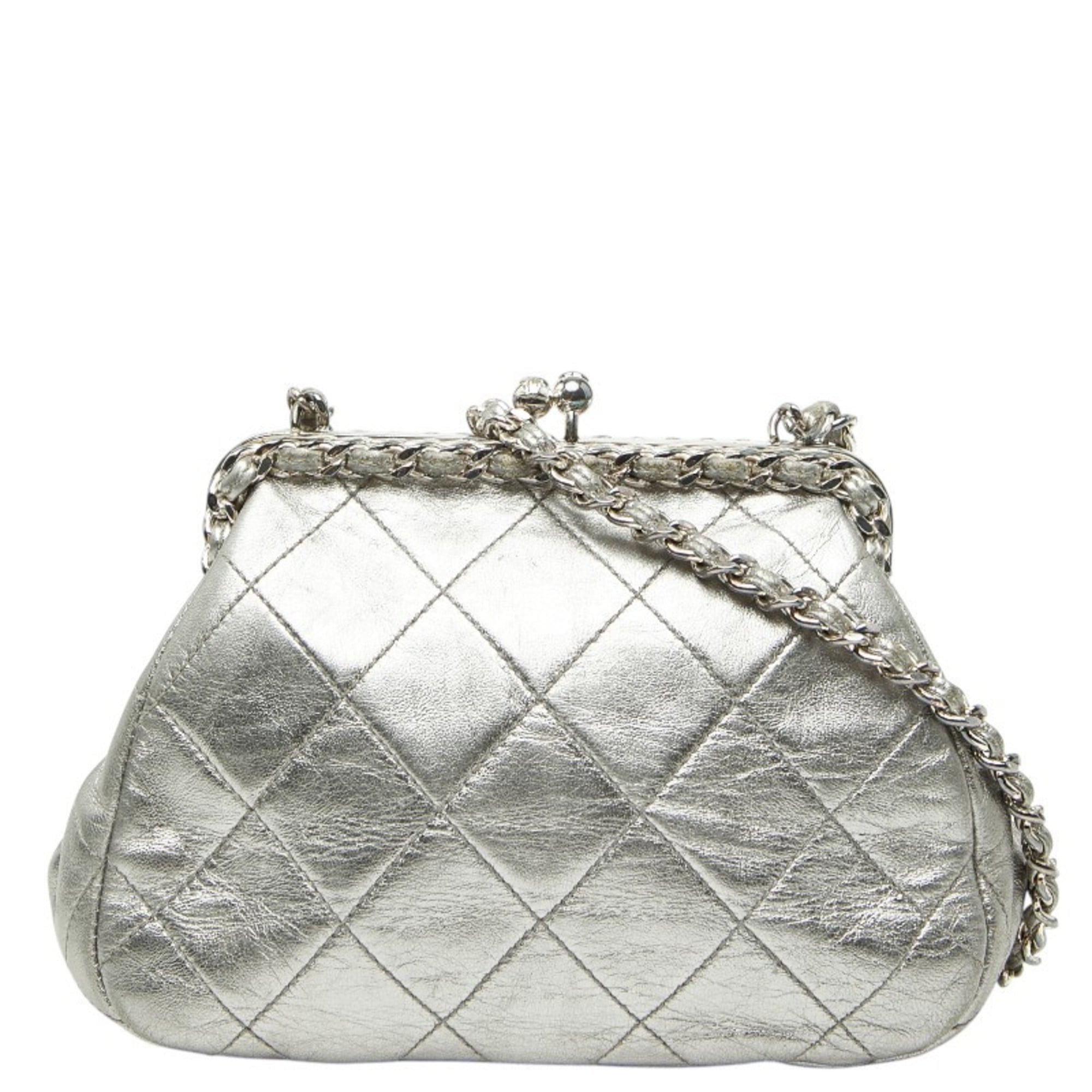 Chanel Matelasse Silver Leather Shoulder Bag (Pre-Owned)