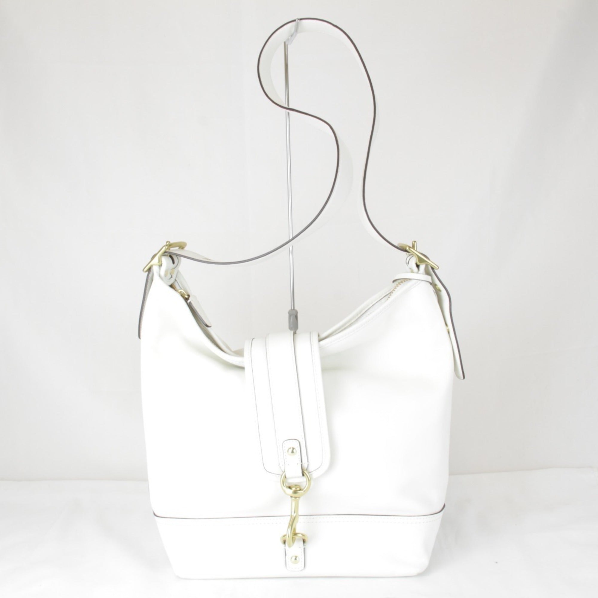 Coach White Leather Shoulder Bag (Pre-Owned)