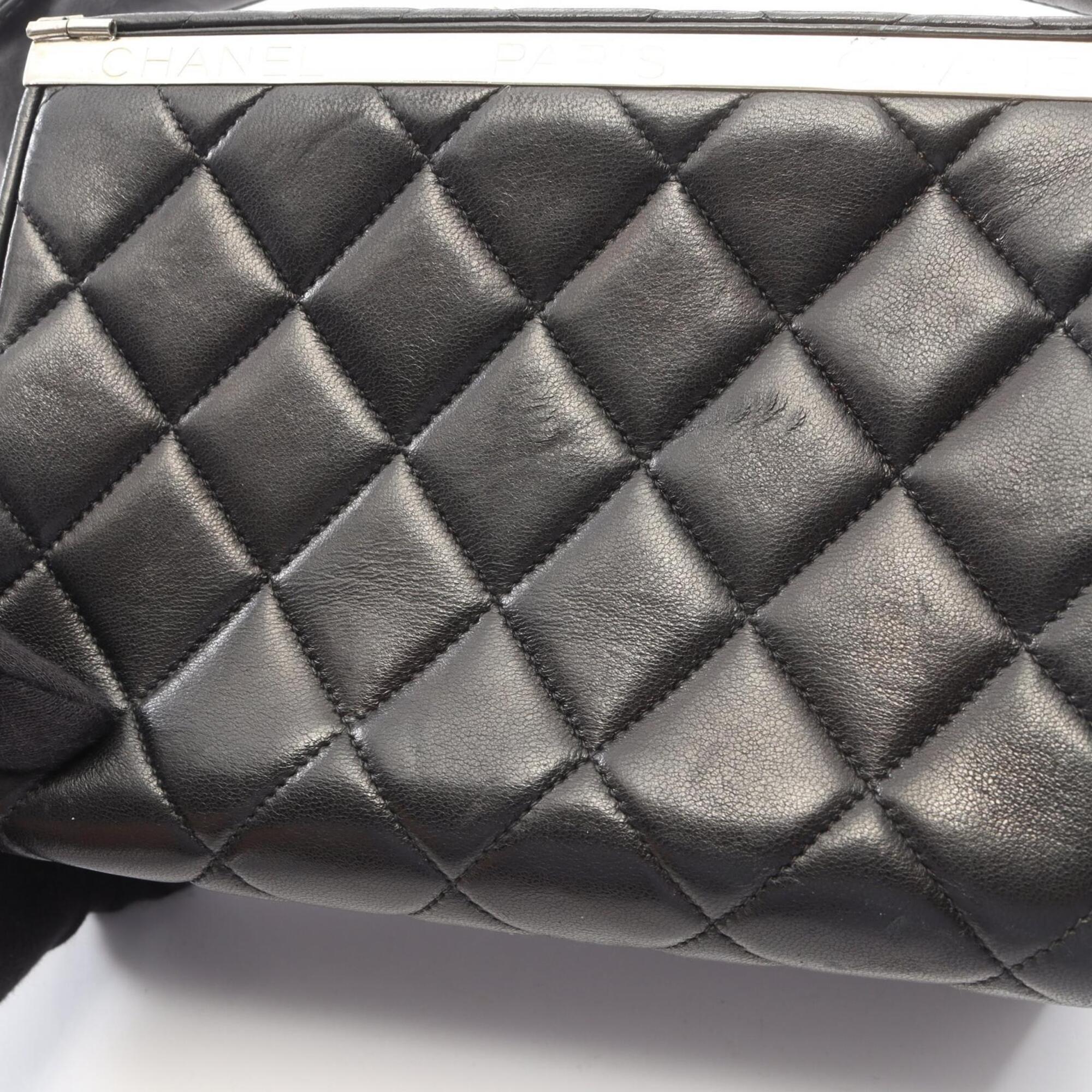 Chanel Black Leather Handbag (Pre-Owned)