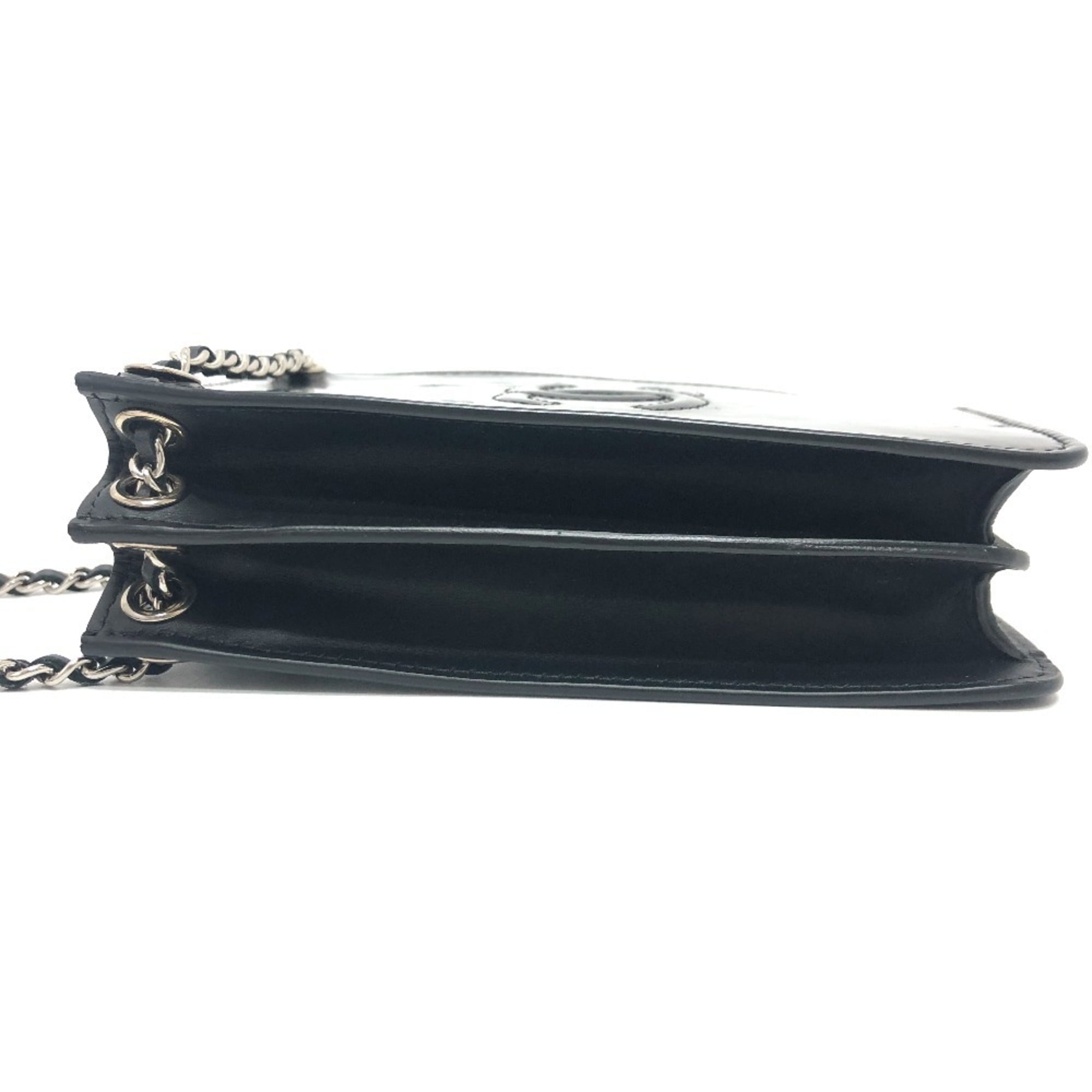 Chanel Black Pouch Shoulder Bag (Pre-Owned)
