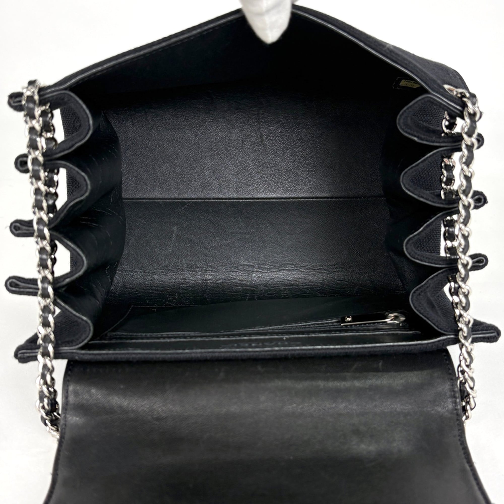 Chanel Black Patent Leather Shoulder Bag (Pre-Owned)