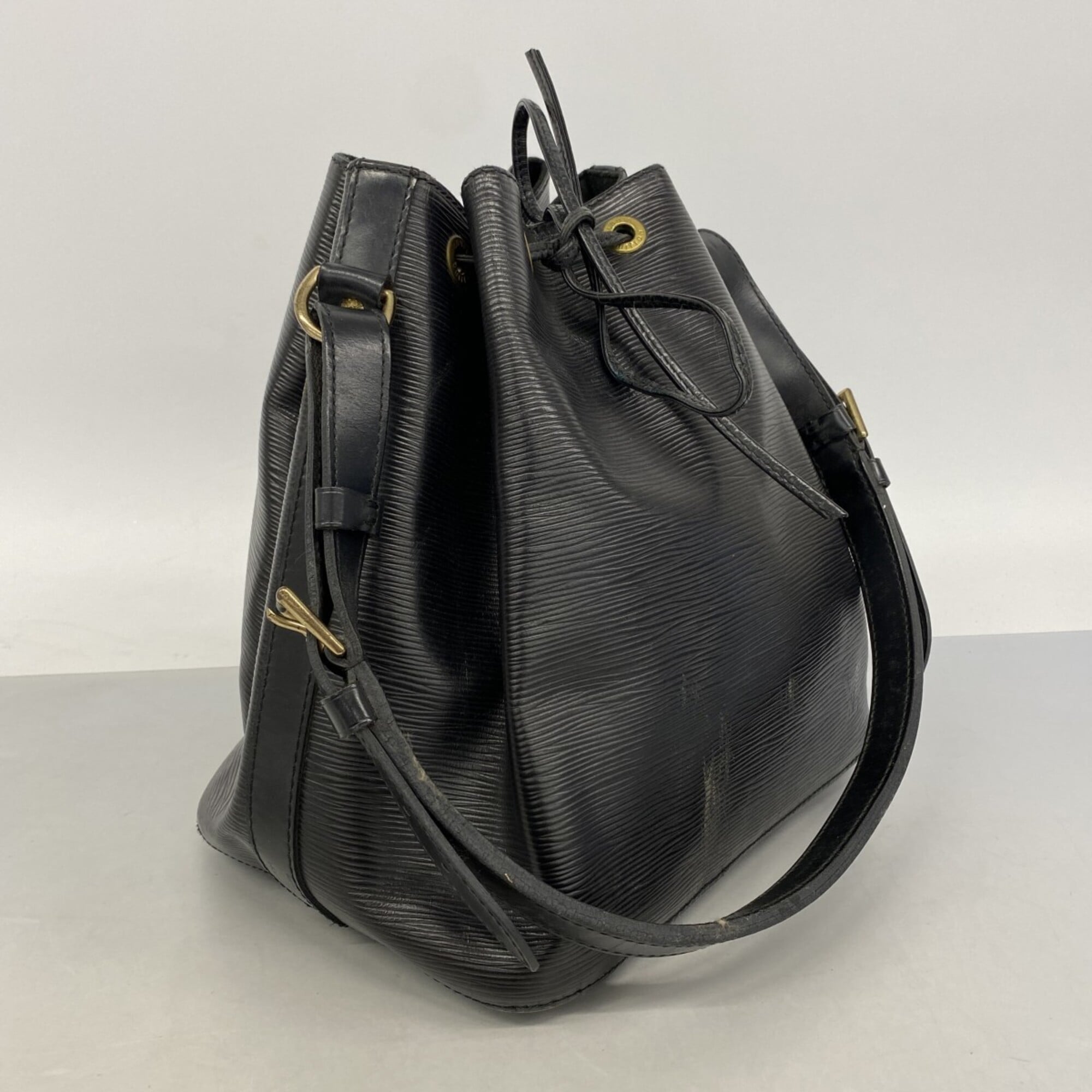Louis Vuitton Noir Shoulder Bag (Pre-Owned)