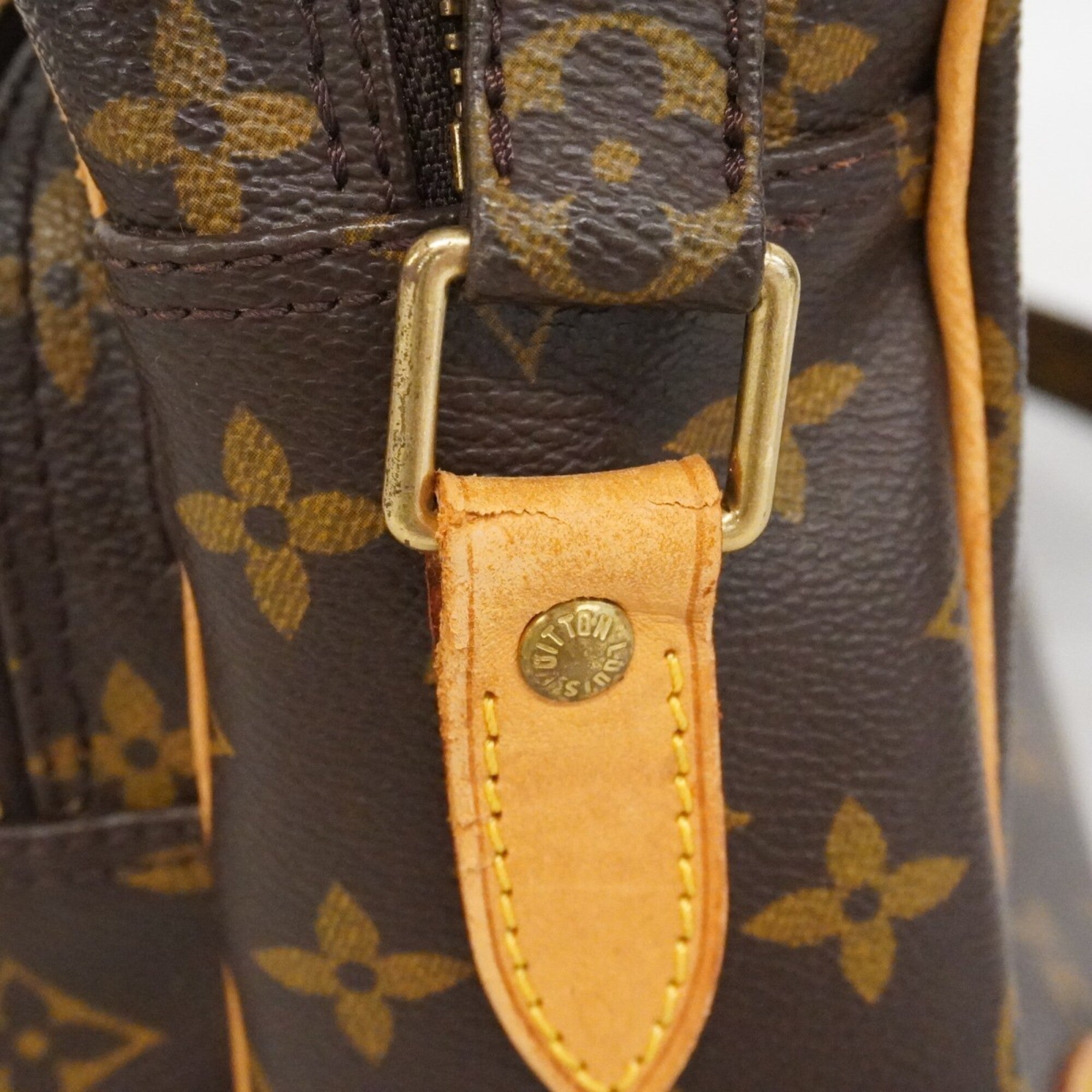 Louis Vuitton Brown Shoulder Bag (Pre-Owned)