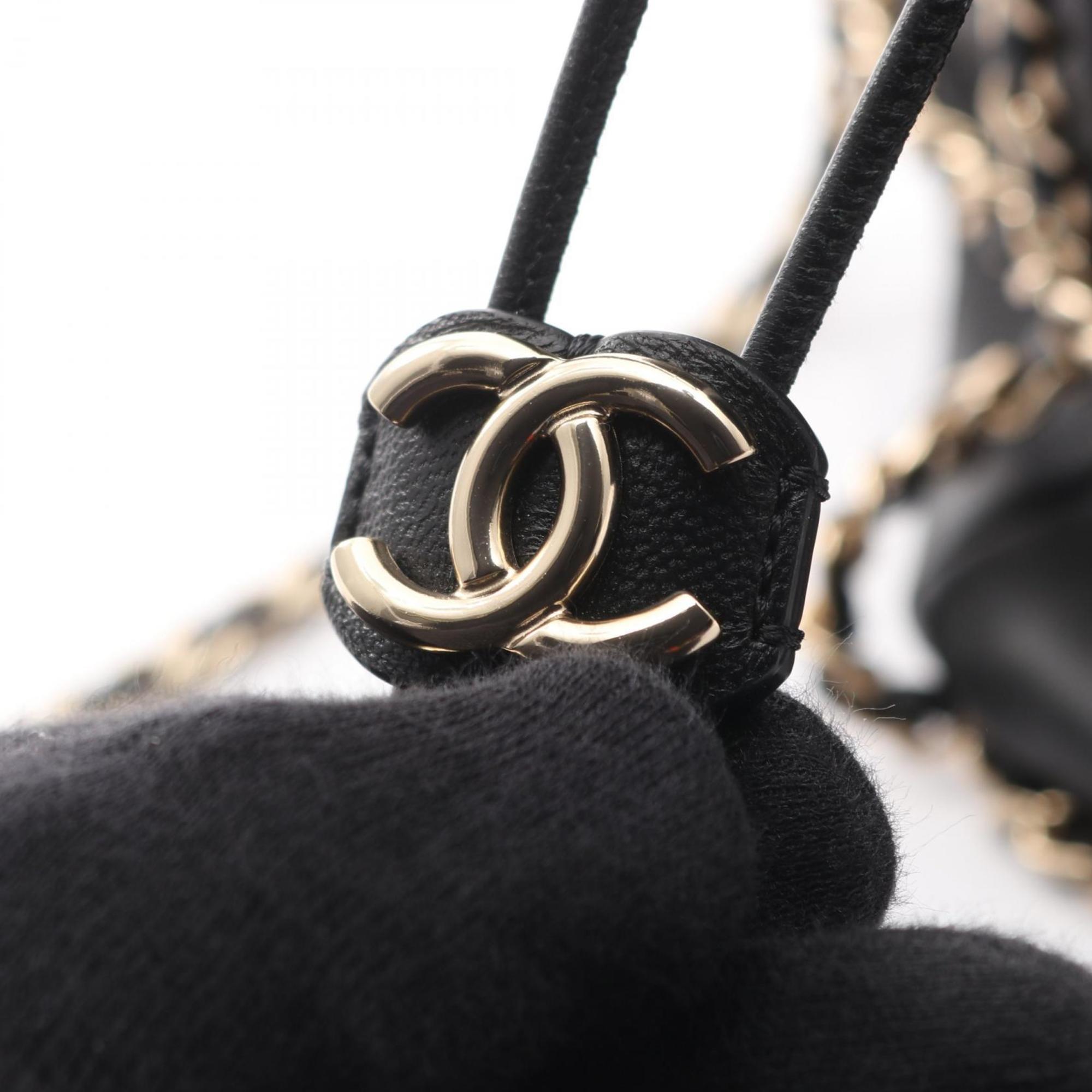 Chanel Black Leather Shoulder Bag (Pre-Owned)