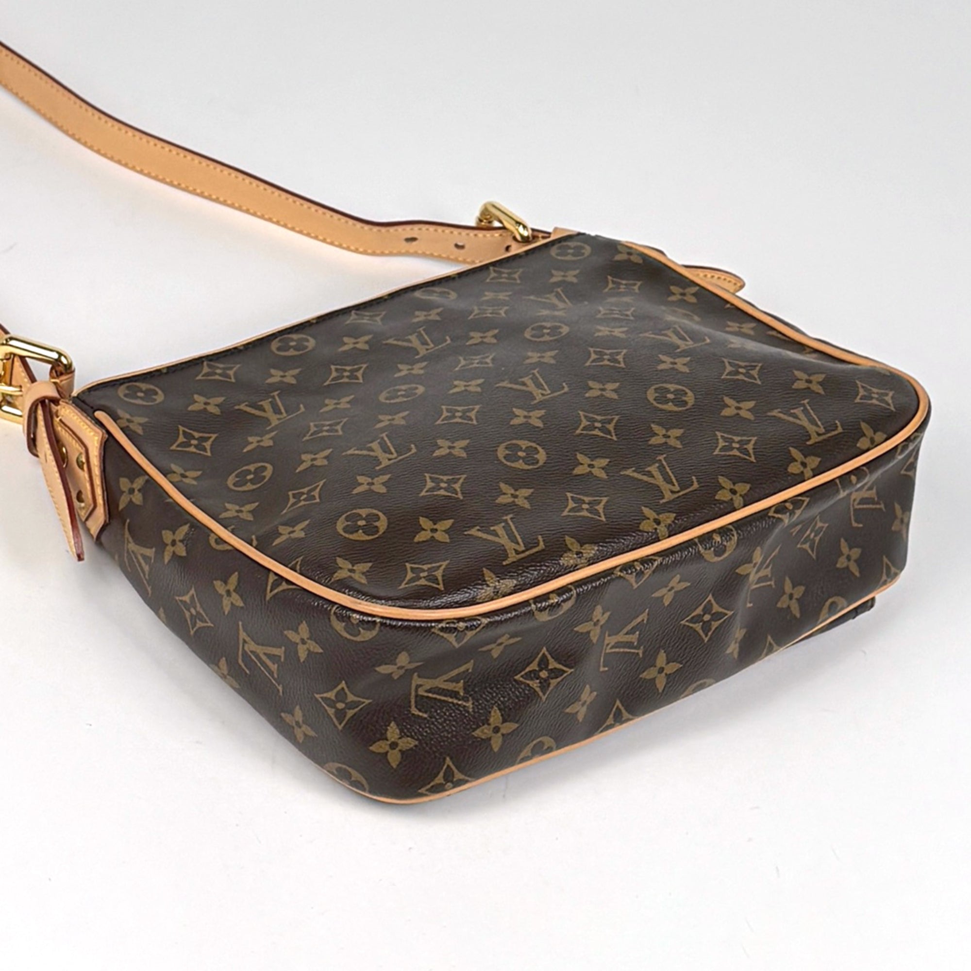 Louis Vuitton Brown Monogram Monogram Shoulder Bag (Pre-Owned)