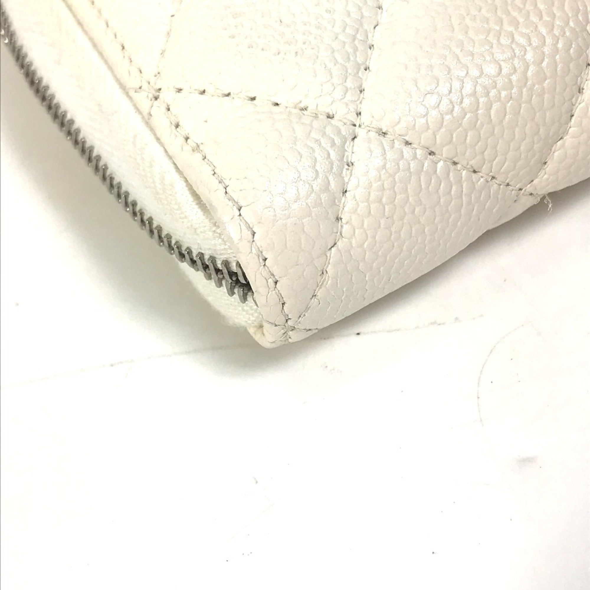 Chanel White Grained Calfskin Long Wallet (Bi-Fold) (Pre-Owned)