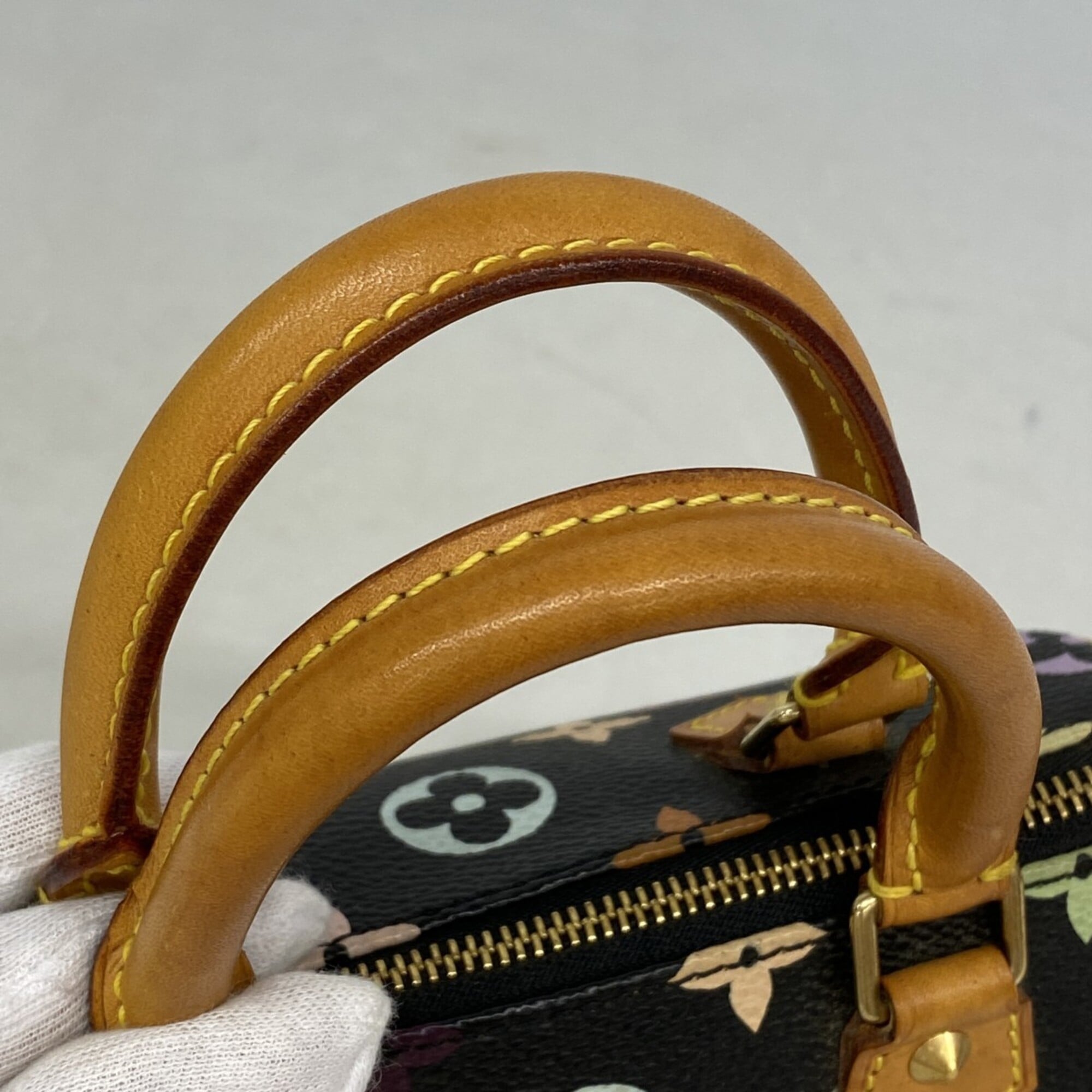 Louis Vuitton Noir Handbag (Pre-Owned)