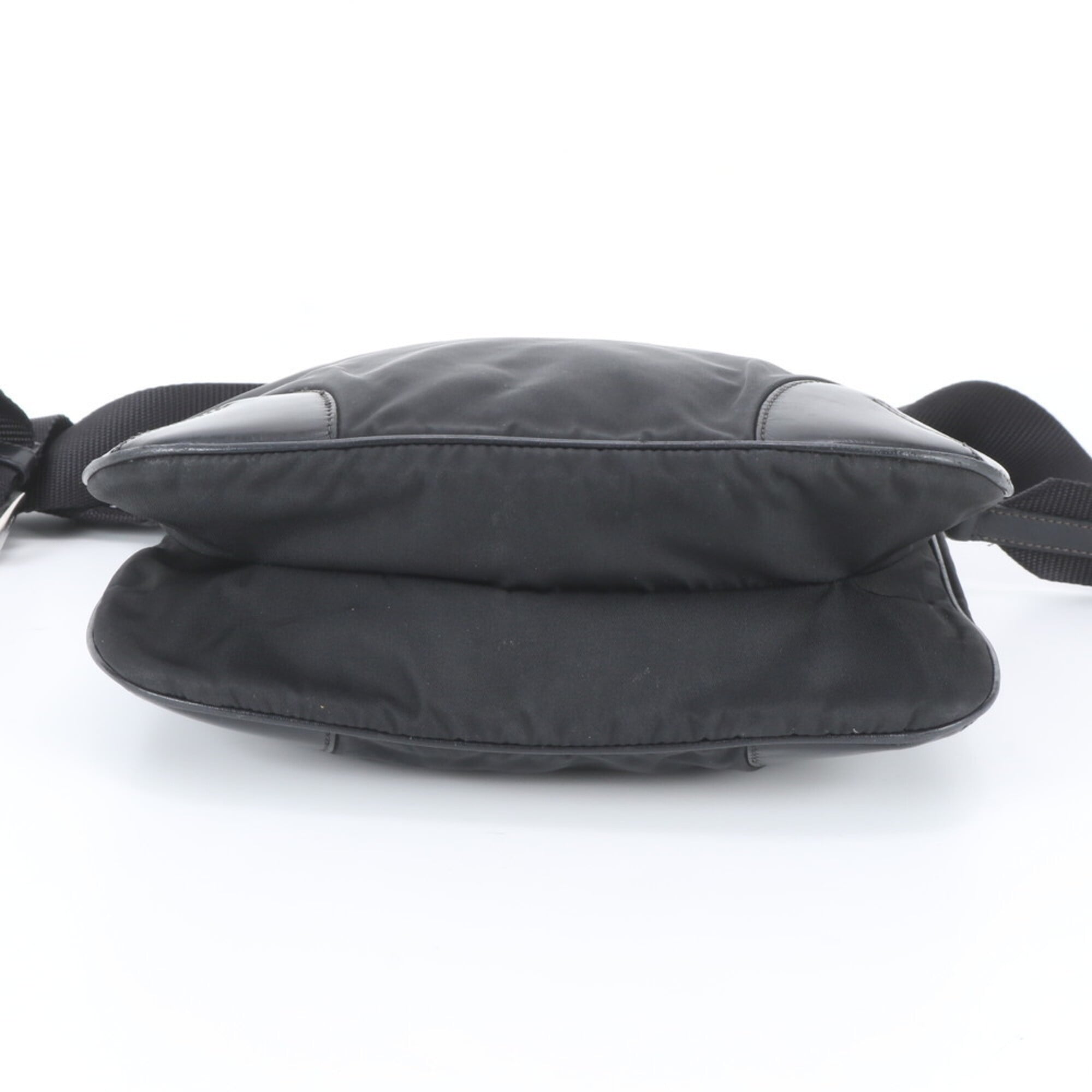 Prada Black Leather Nylon Messenger Bag Shoulder Bag (Pre-Owned)