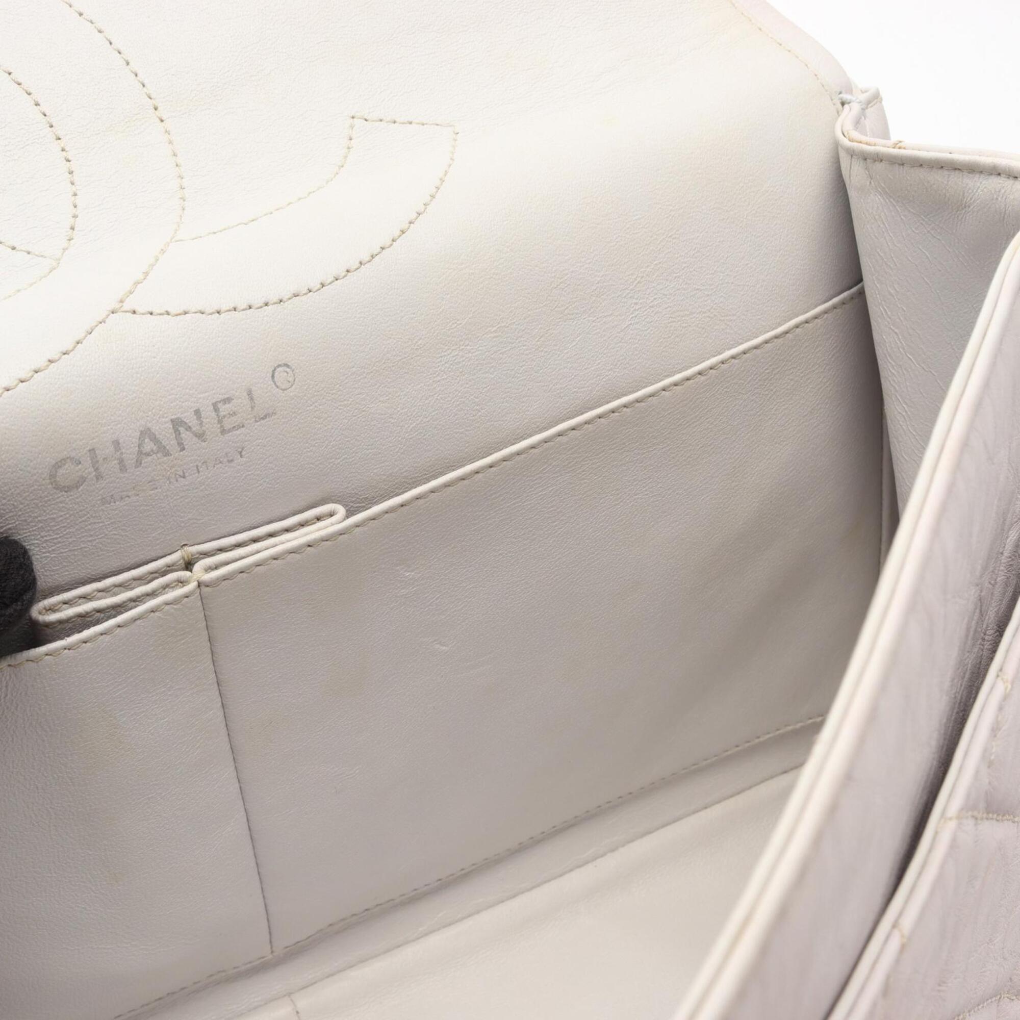 Chanel White Leather Handbag Shoulder Bag (Pre-Owned)