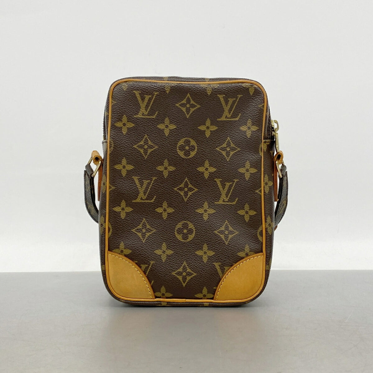 Louis Vuitton Brown Shoulder Bag (Pre-Owned)