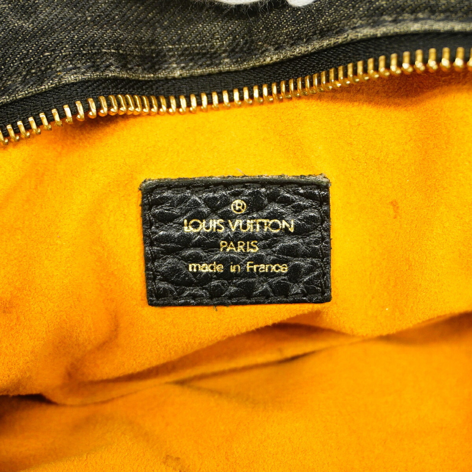 Louis Vuitton Noir Handbag (Pre-Owned)