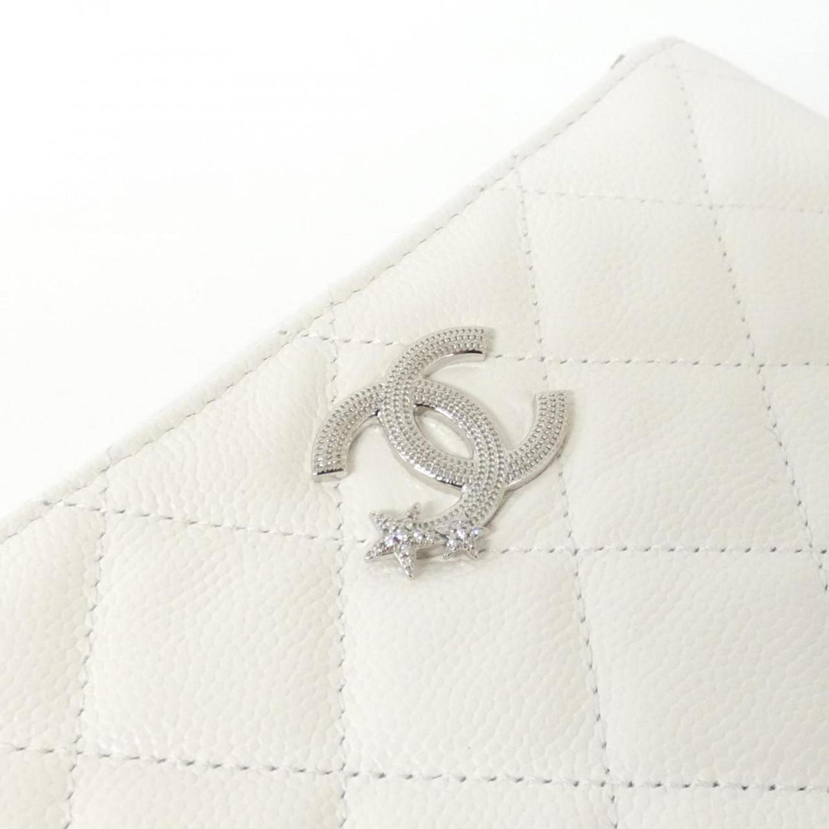 Chanel White Grained Calfskin Pouch (Pre-Owned)