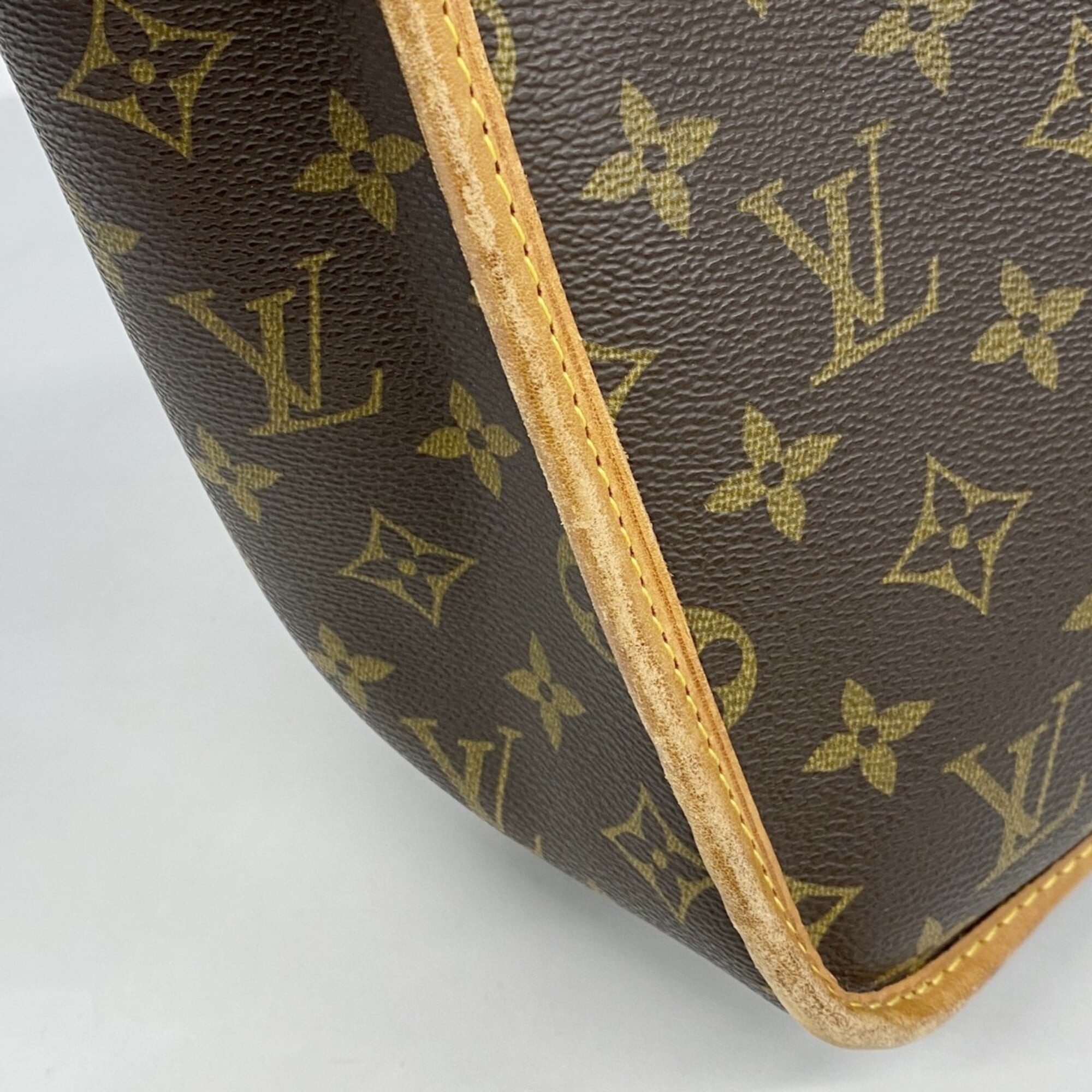 Louis Vuitton Brown Shoulder Bag (Pre-Owned)