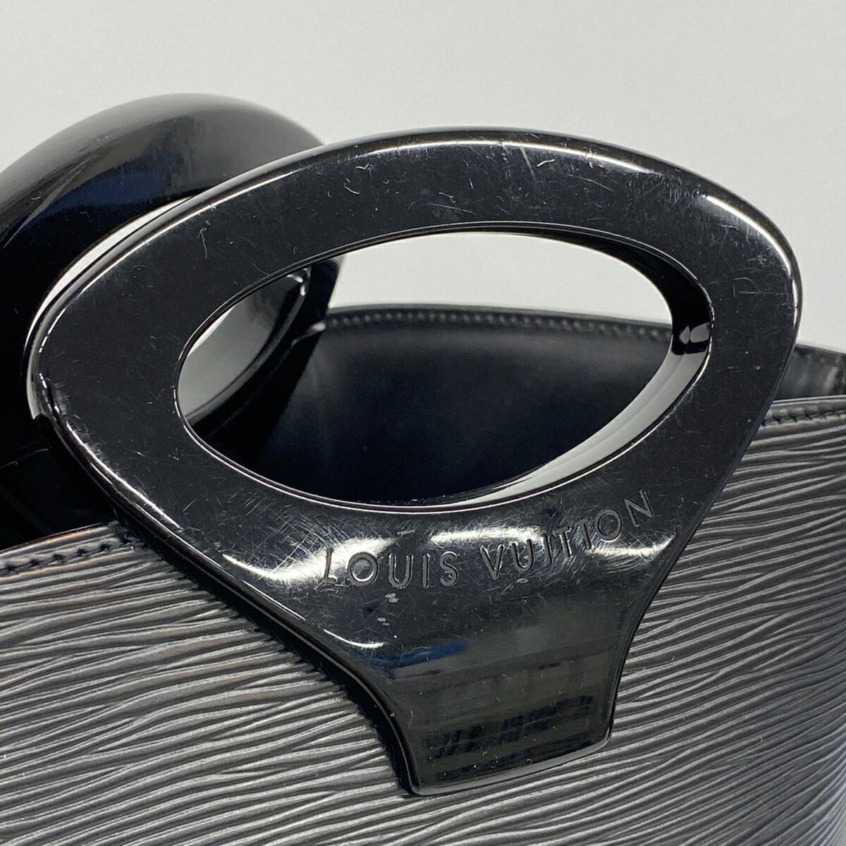 Louis Vuitton Noir Handbag (Pre-Owned)