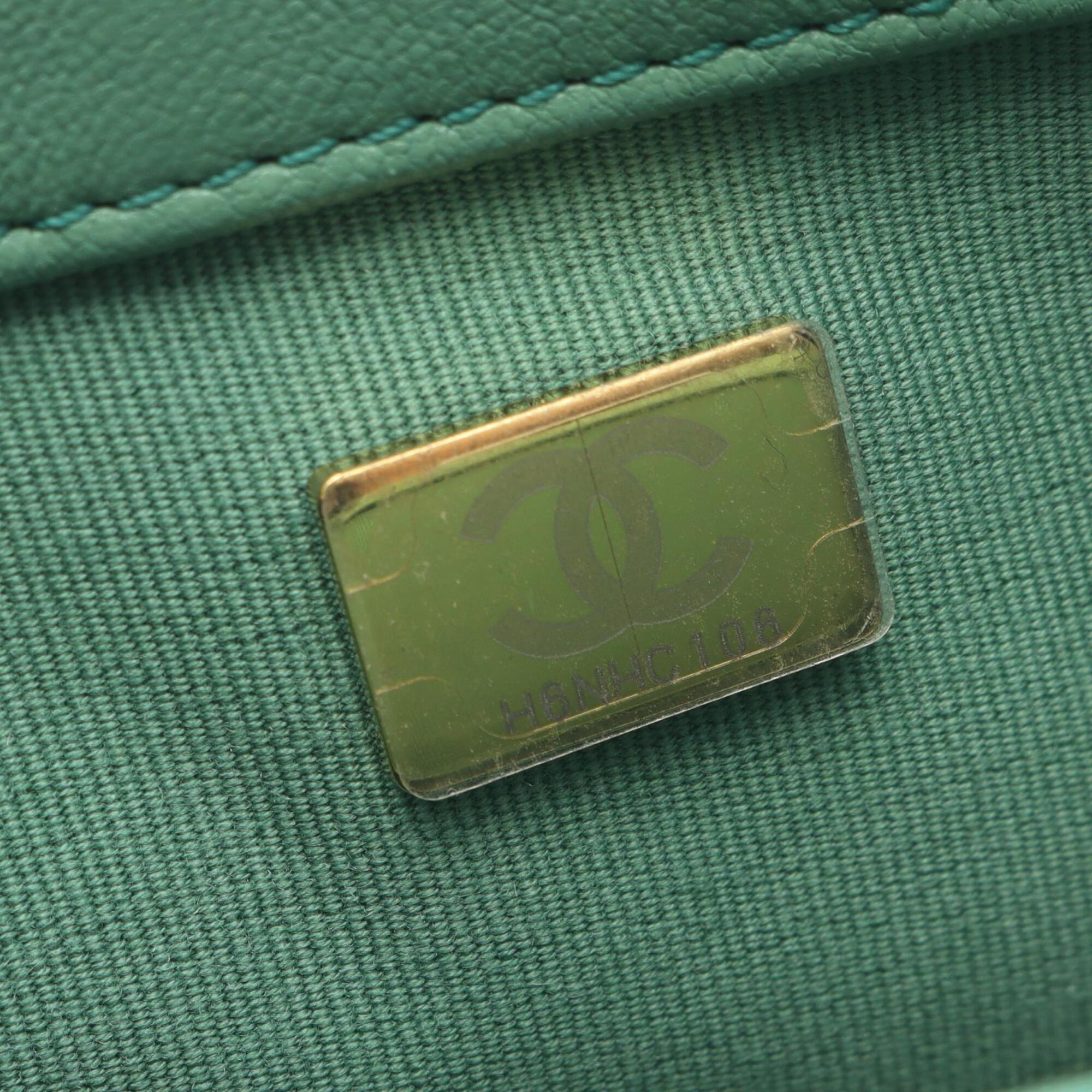 Chanel Green Leather Handbag Shoulder Bag (Pre-Owned)
