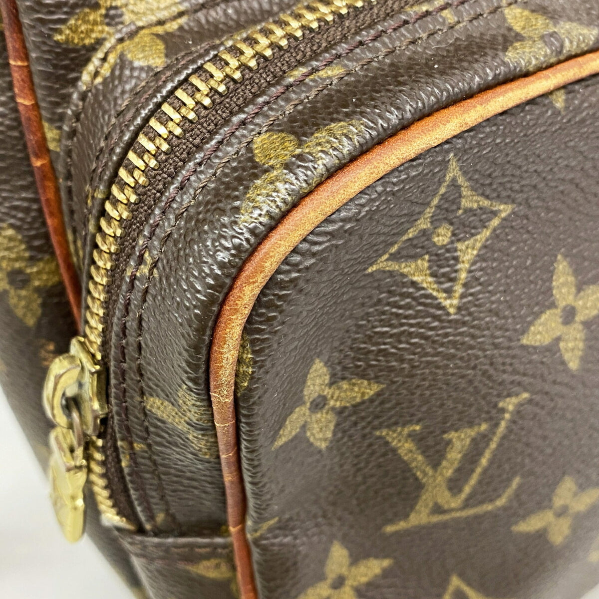 Louis Vuitton Brown Shoulder Bag (Pre-Owned)
