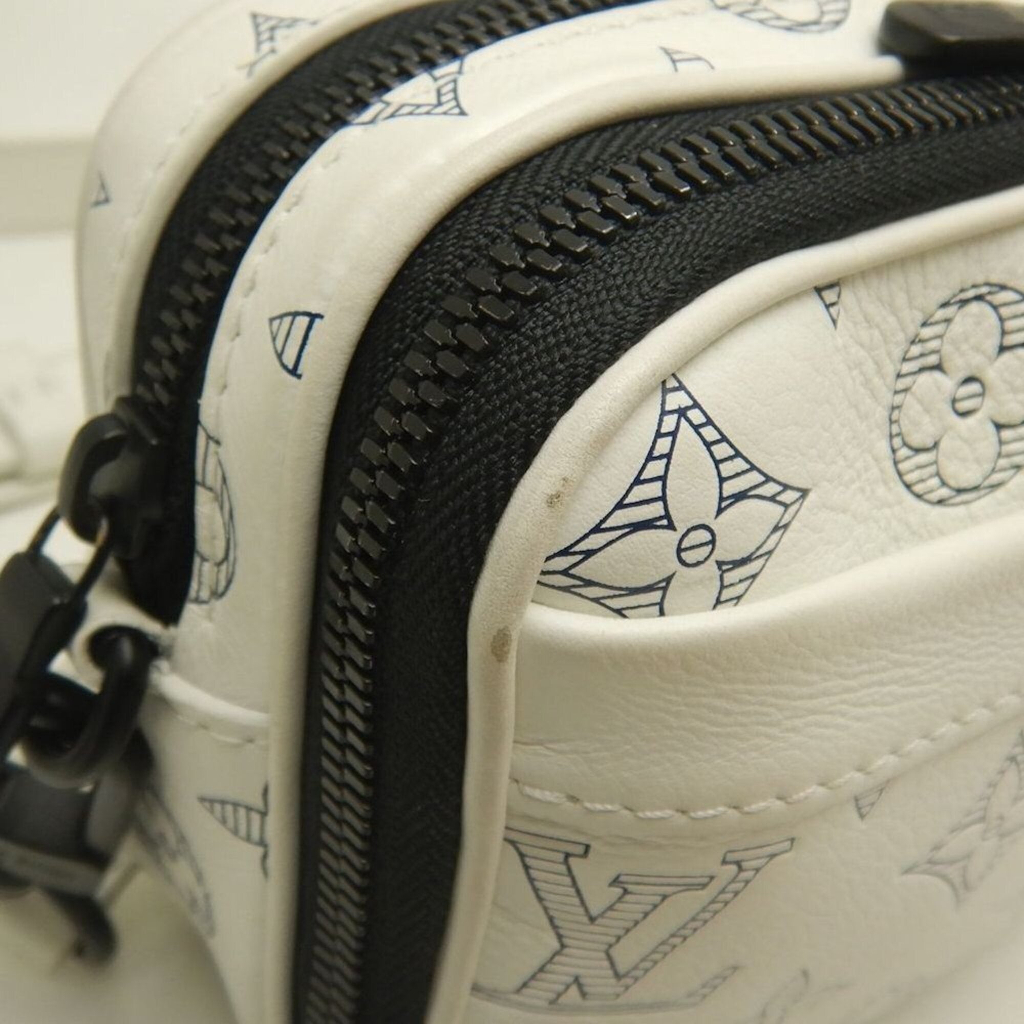 Louis Vuitton Monogram Shadow Blanc Leather Shoulder Bag (Pre-Owned)