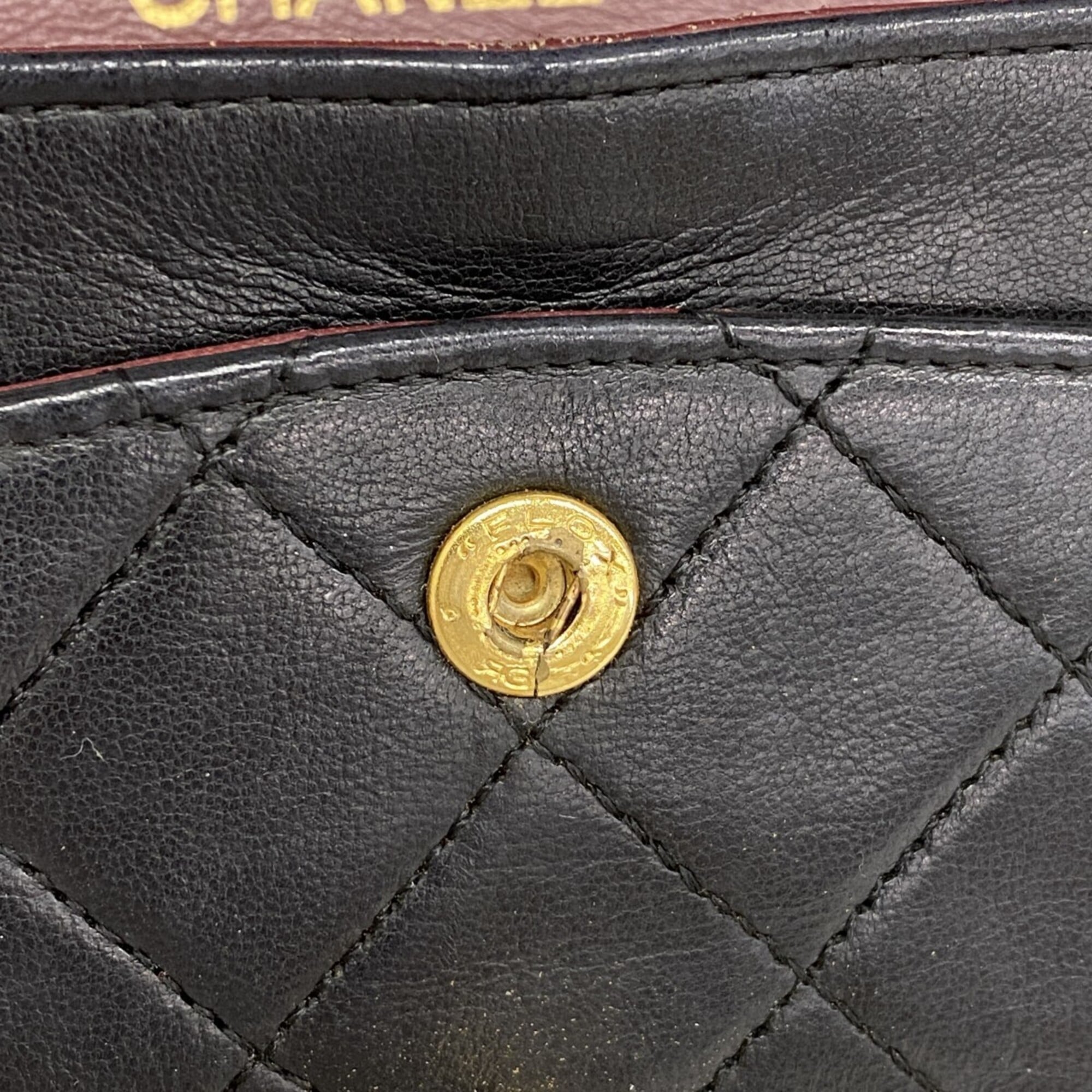 Chanel Black Leather Shoulder Bag (Pre-Owned)