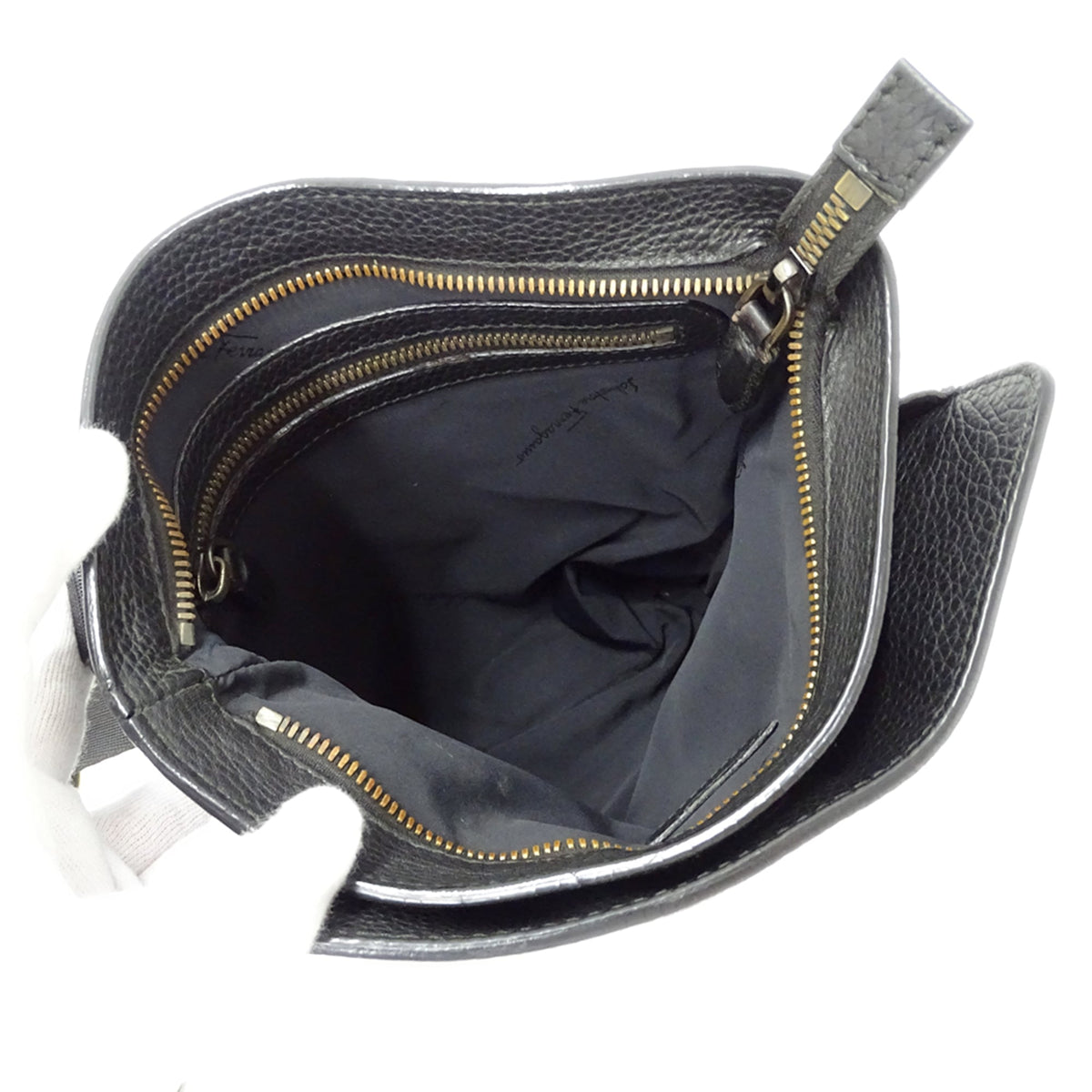 Salvatore Ferragamo Black Leather Shoulder Bag (Pre-Owned)