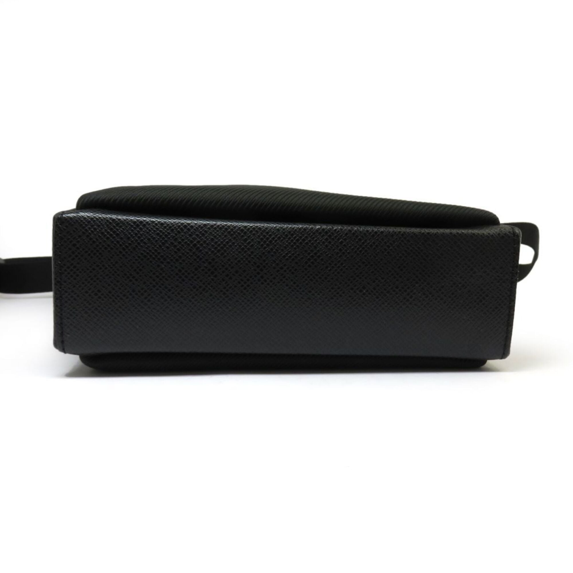 Louis Vuitton Ardoise Taiga Leather Shoulder Bag (Pre-Owned)