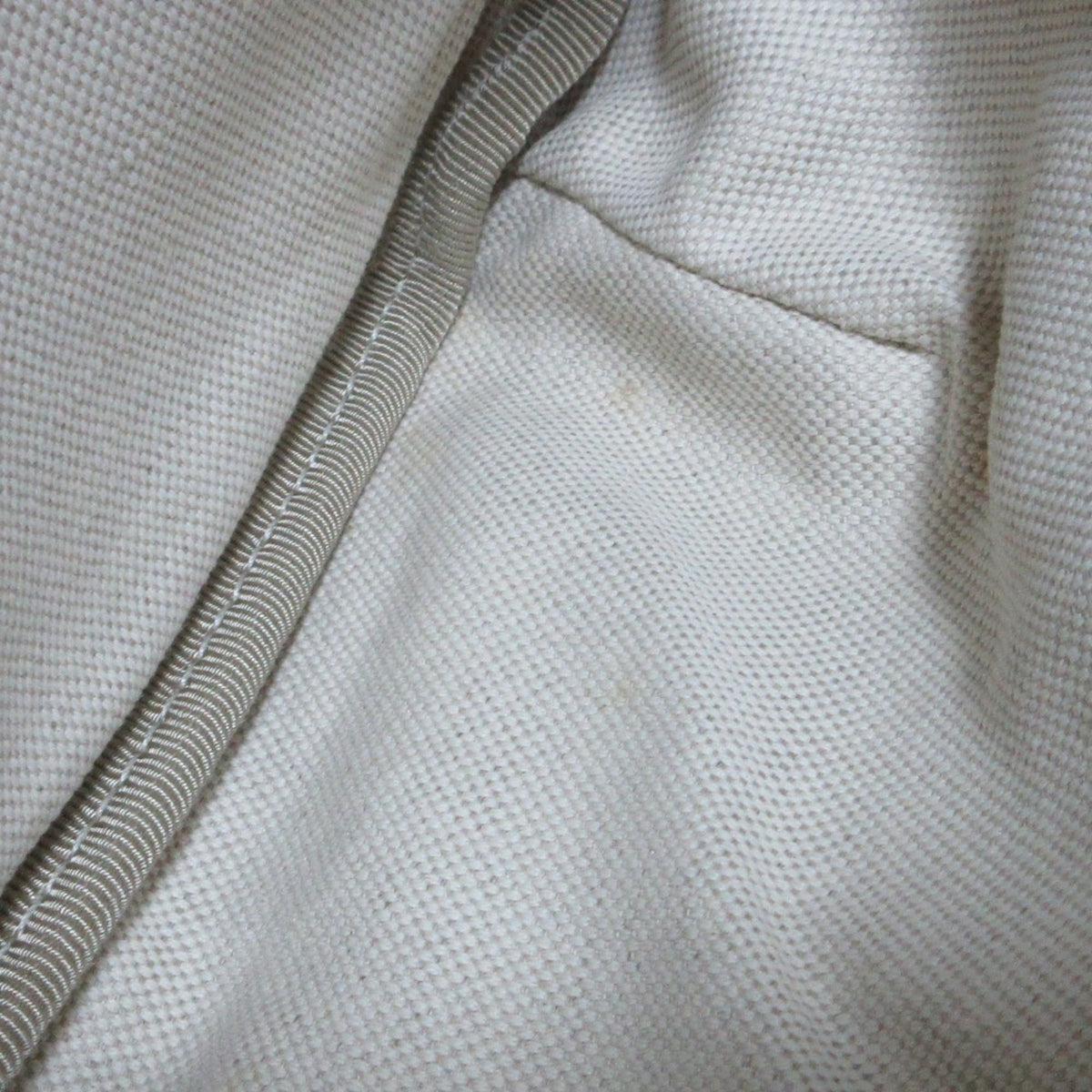 Gucci Off-White Leather Sling Bag (Pre-Owned)