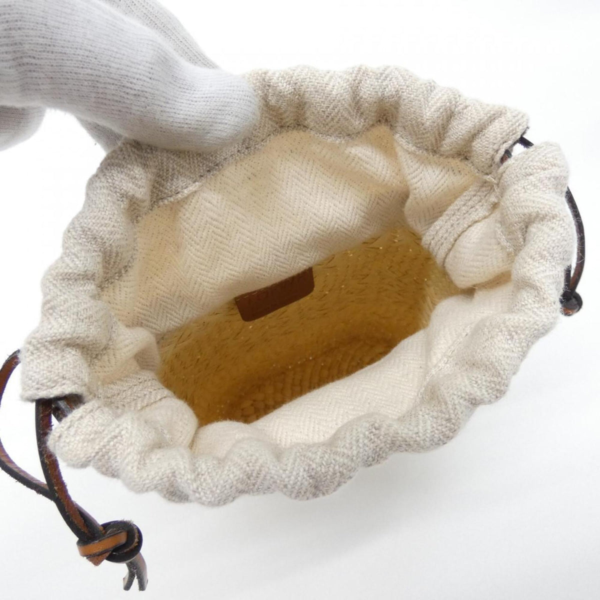 Loewe Beige Shoulder Bag (Pre-Owned)