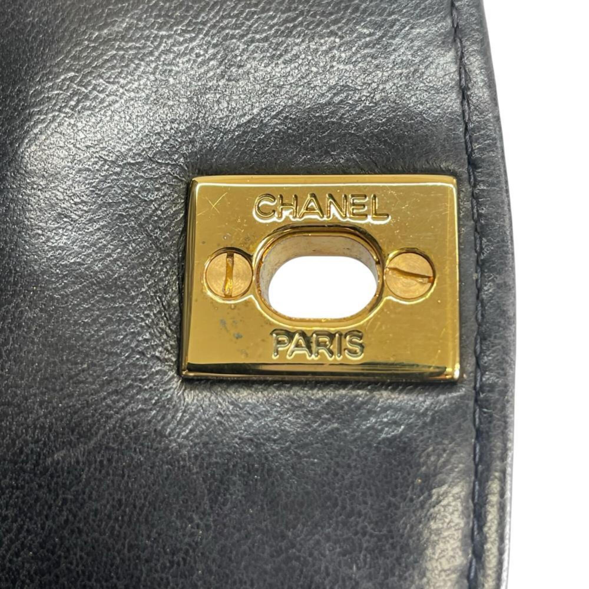 Chanel Black Leather Shoulder Bag (Pre-Owned)