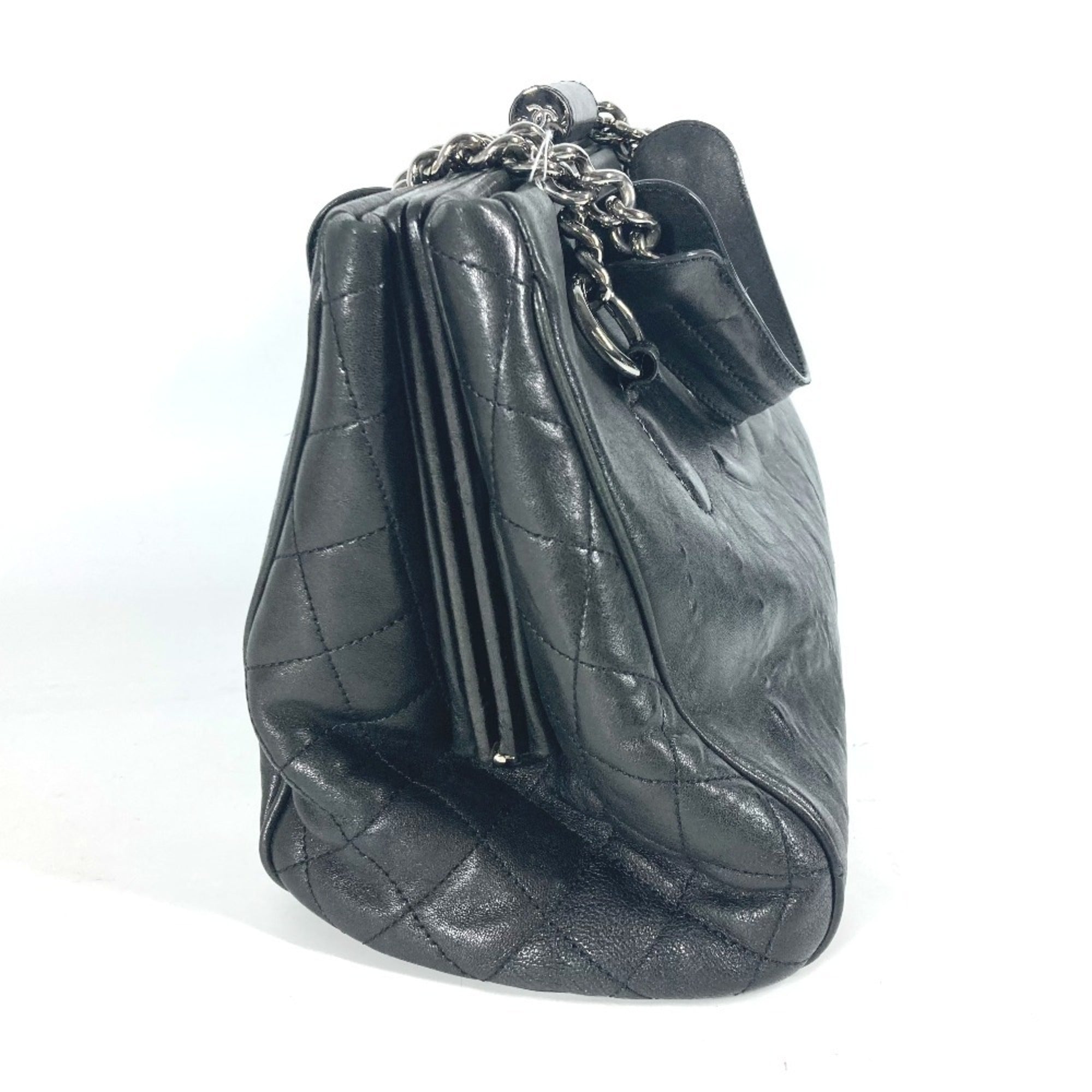Chanel Black Leather Shoulder Bag (Pre-Owned)