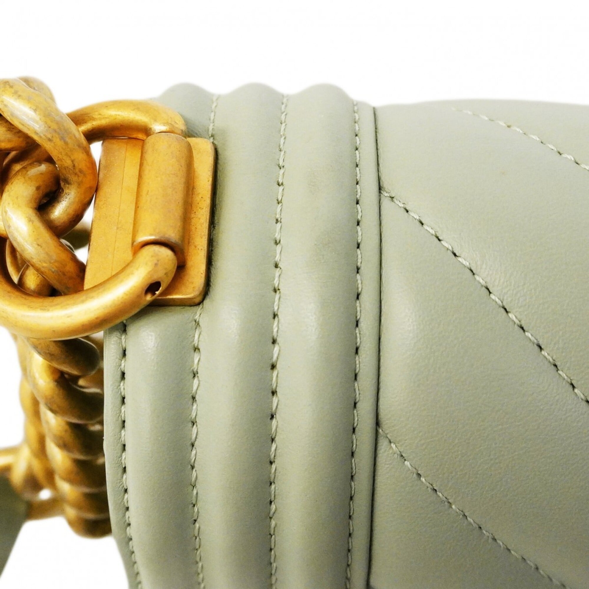 Chanel Light Green Leather Shoulder Bag (Pre-Owned)